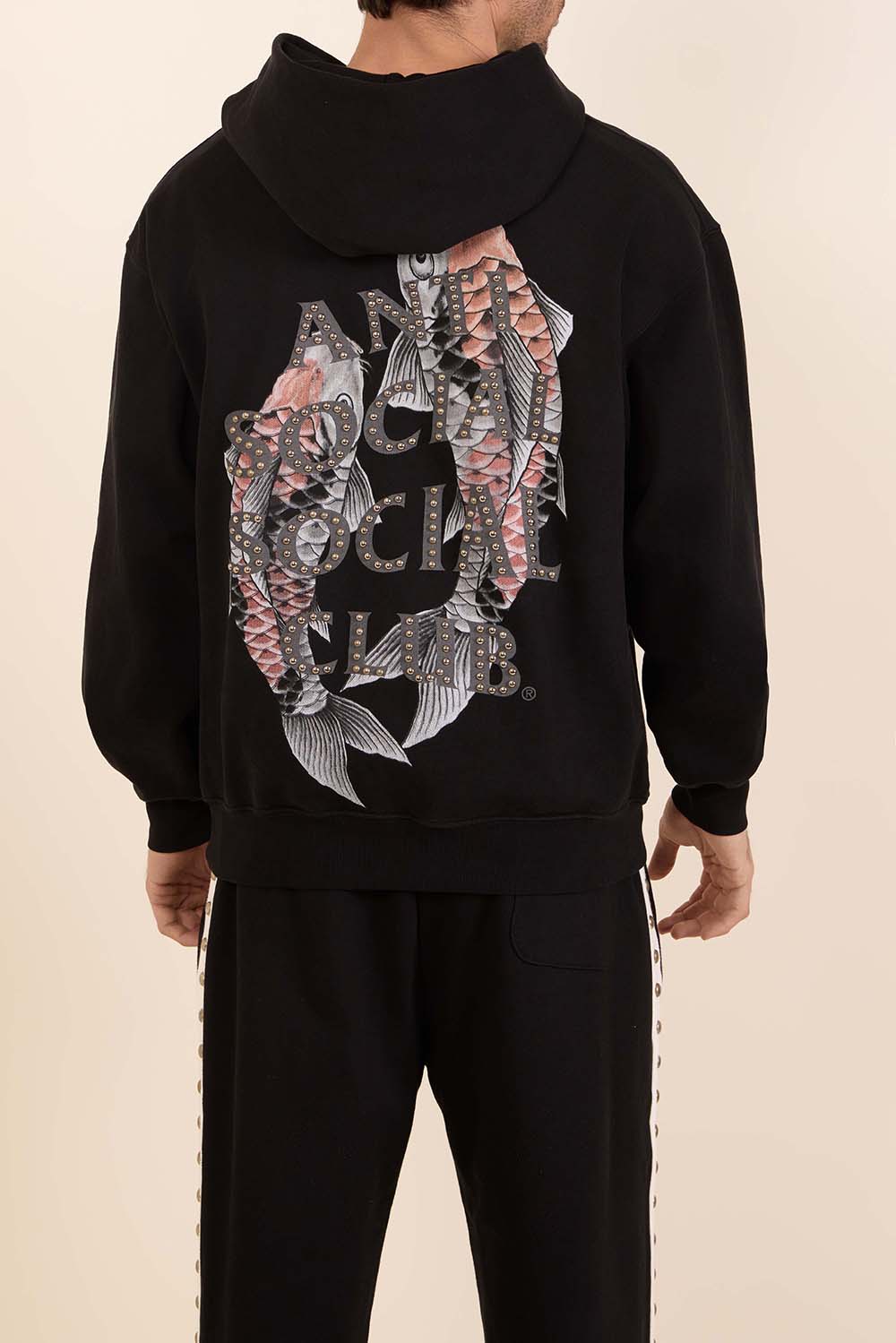 תמונת דוגמן אחורית של סווטשירט קפוצ'ון