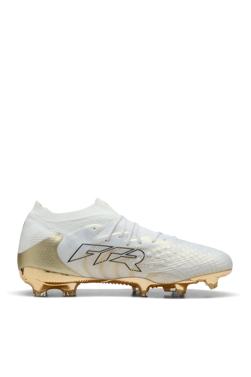 תמונה קידמית של נעלי כדורגל