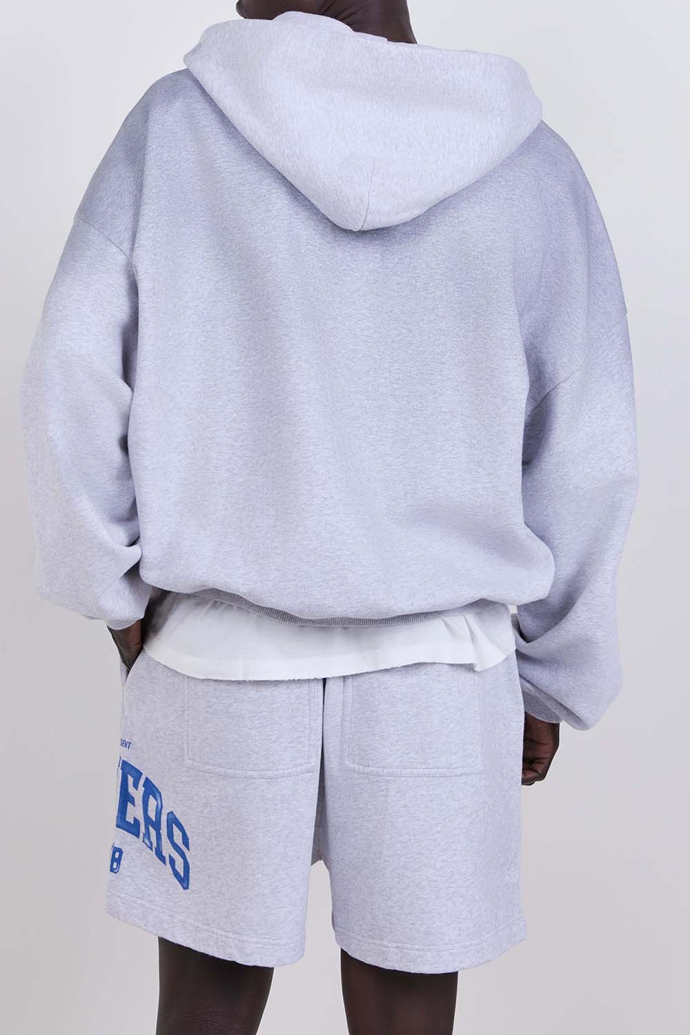 תמונת דוגמן אחורית של קפוצ'ון אוברסייז