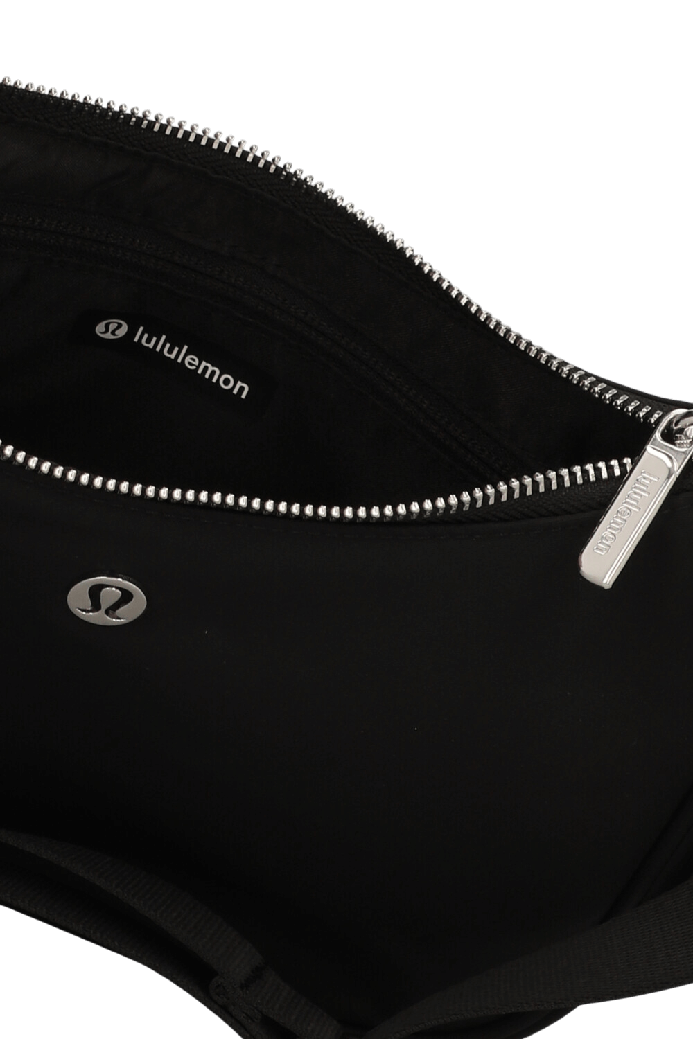 תמונת פנים של City Essentials Small Shoulder Bag