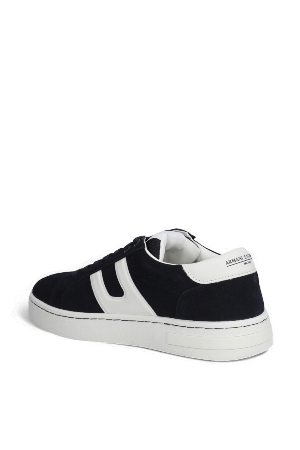 תמונה אחורית של נעלי סניקרס