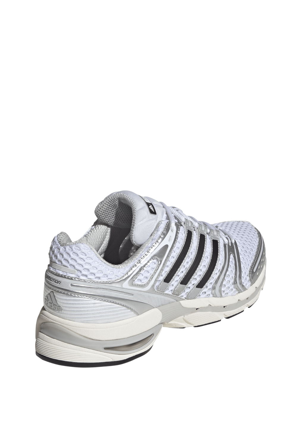 תמונת פנים של נעלי סניקרס