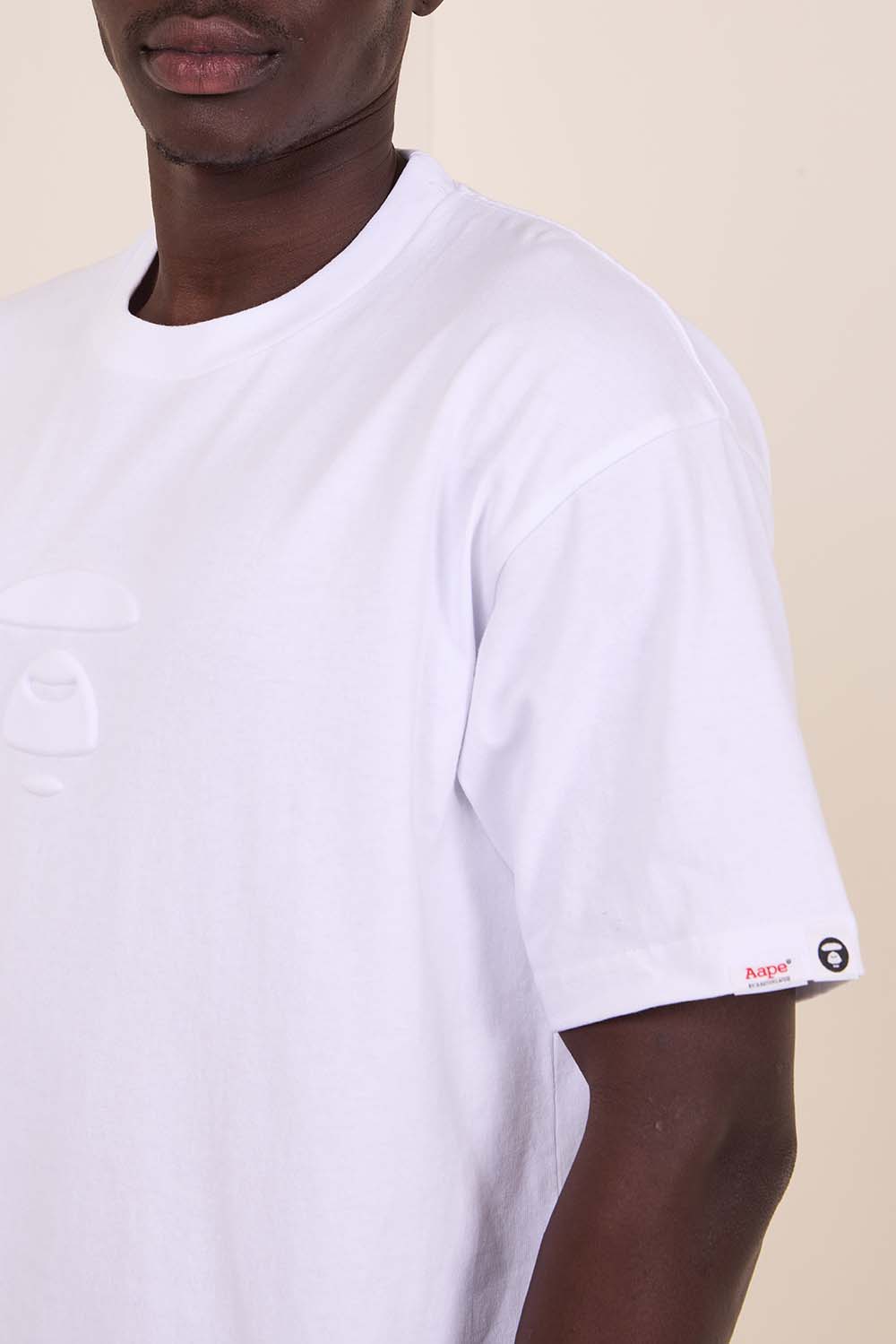 תמונת תקריב דוגמן של חולצת טי