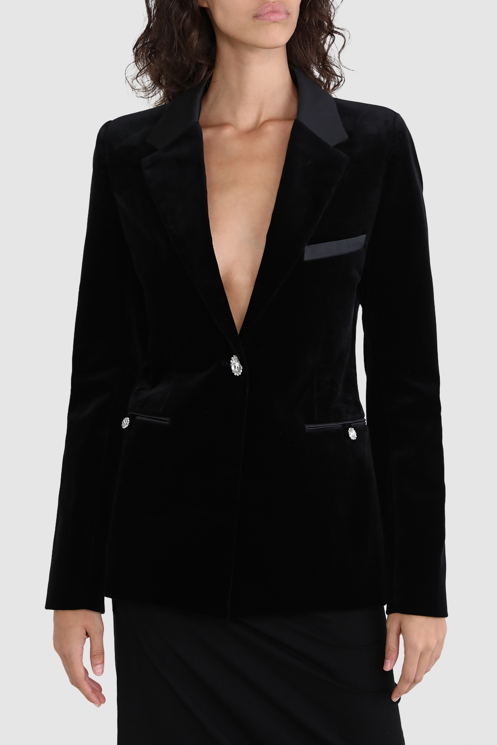 תמונת דוגמן קידמית של בלייזר קטיפה שחור