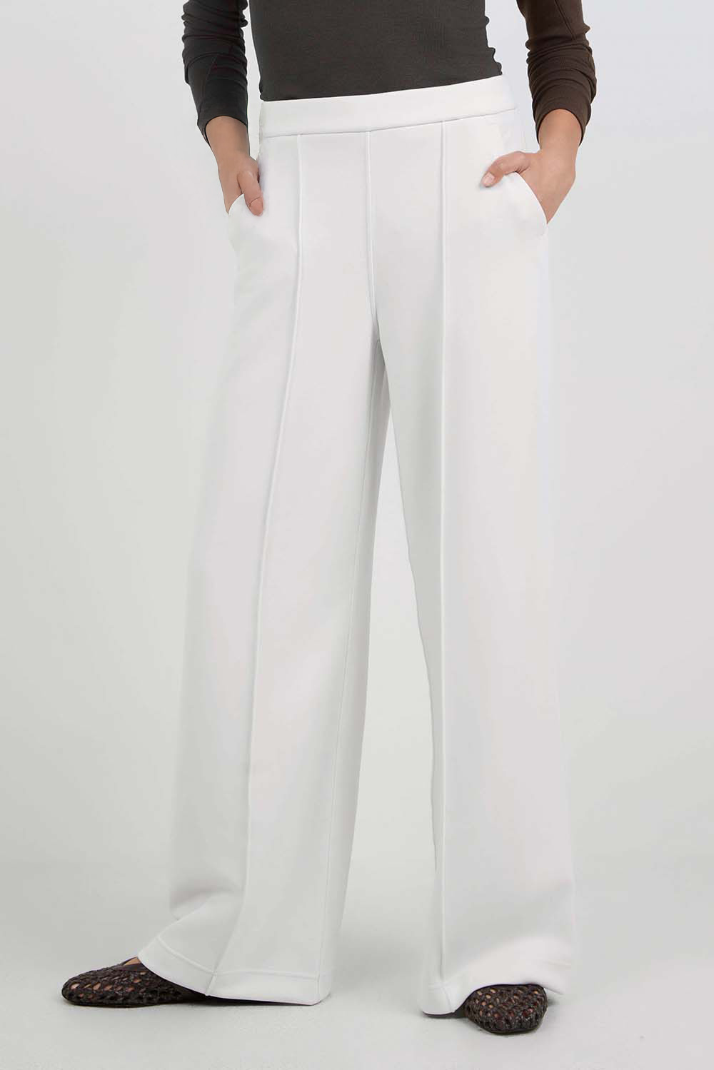 תמונת דוגמן קידמית של BRUSHED SOFTSTREME PINTUCK WIDE PANT*REG