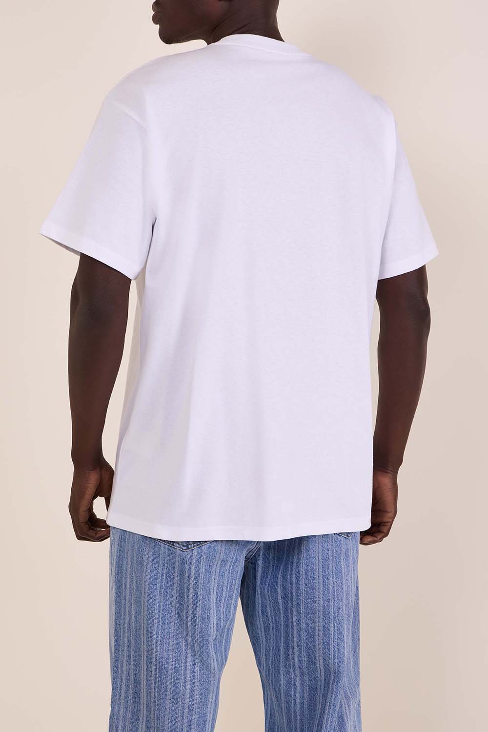 תמונת דוגמן אחורית של חולצת טי