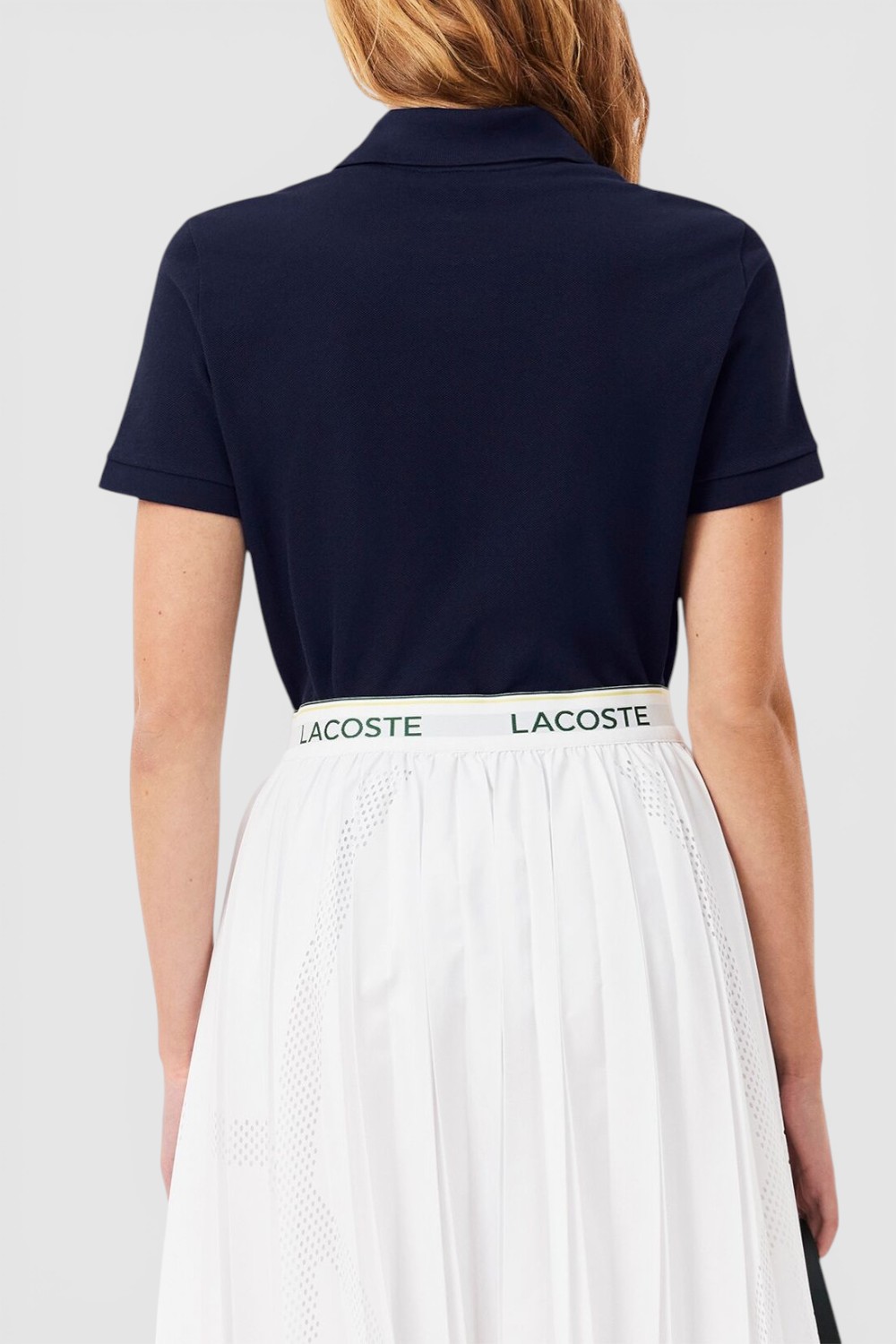 תמונת דוגמן אחורית של חולצת פולו