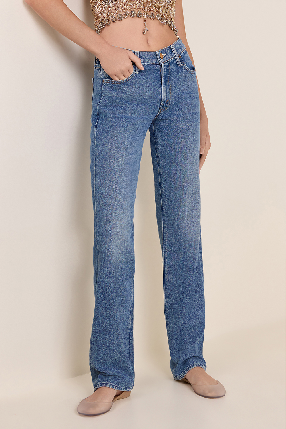 תמונת דוגמן קידמית של מכנסי ג'ינס ישרים