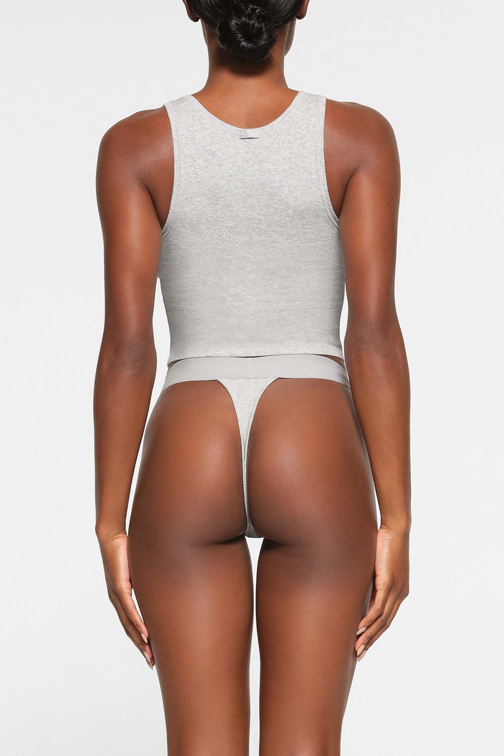 תמונת דוגמן אחורית של TANK