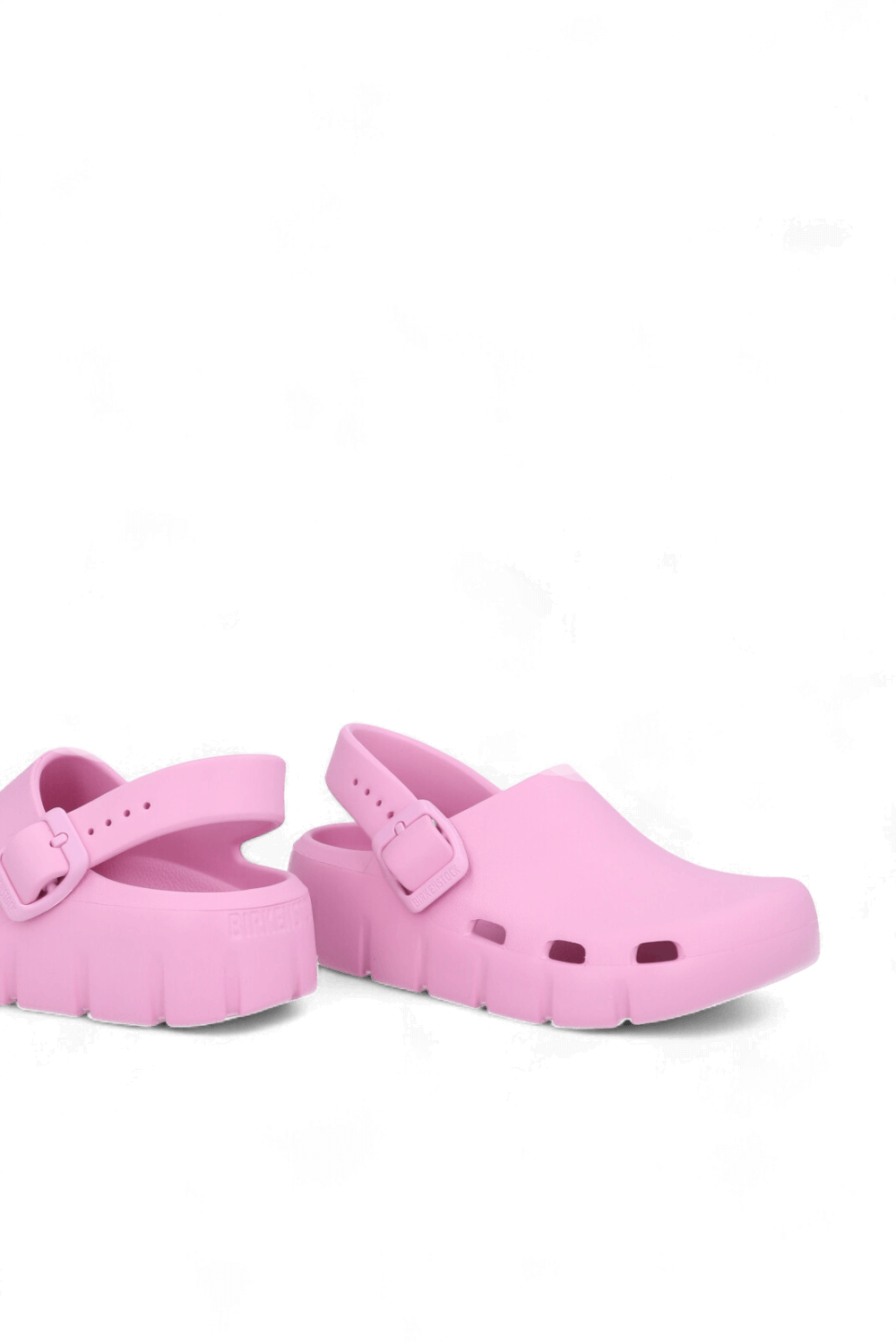 תמונת תקריב של נעלי בירקי פלואו - מידות 24-27