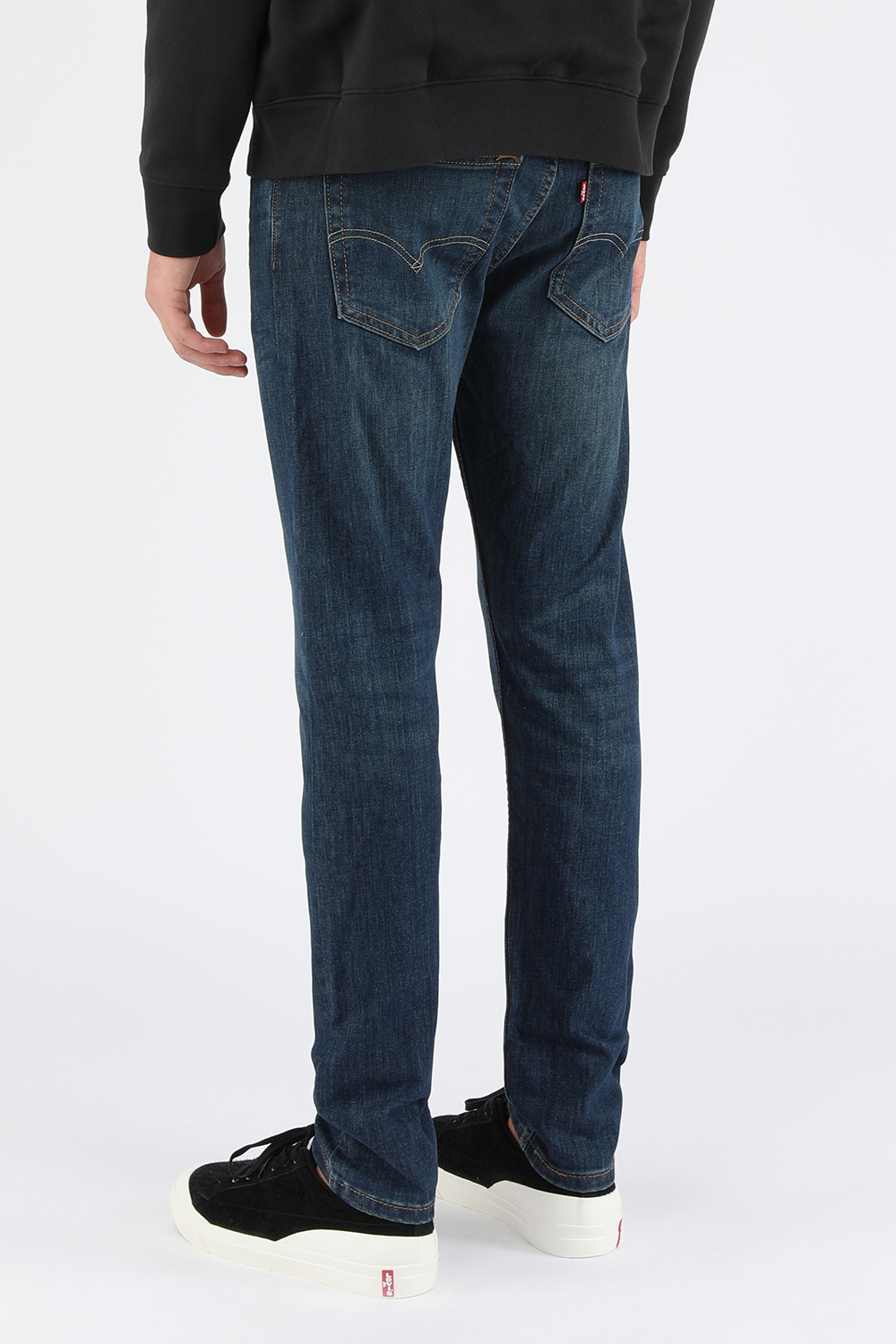 תמונת דוגמן אחורית של מכנסי סלים ג'ינס 512