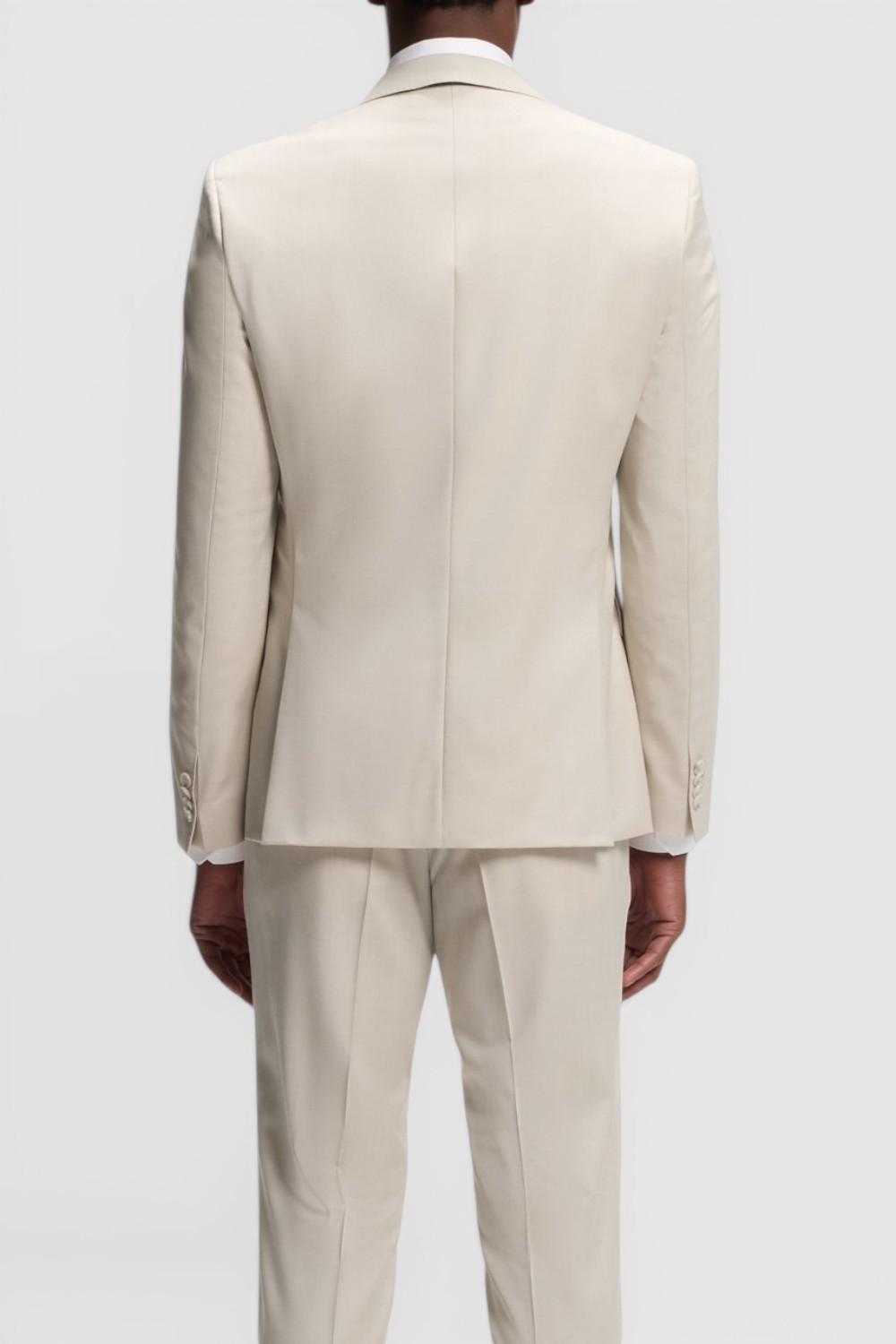 תמונת דוגמן אחורית של ז'קט מחויט בגזרת סלים