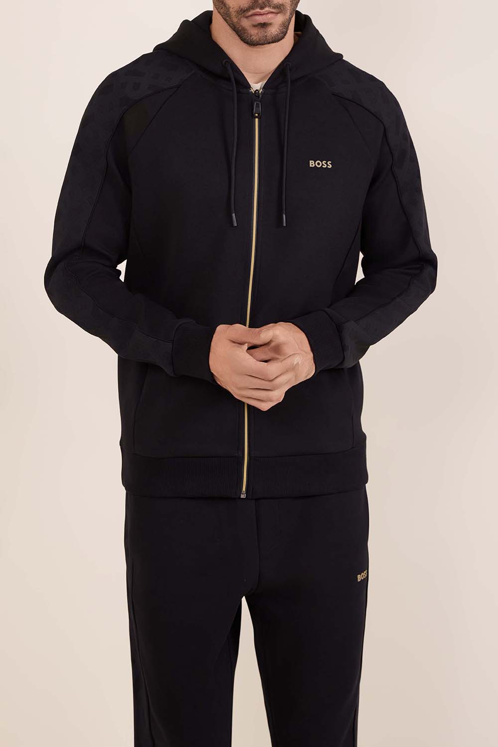 תמונת דוגמן קידמית של חליפת טרנינג