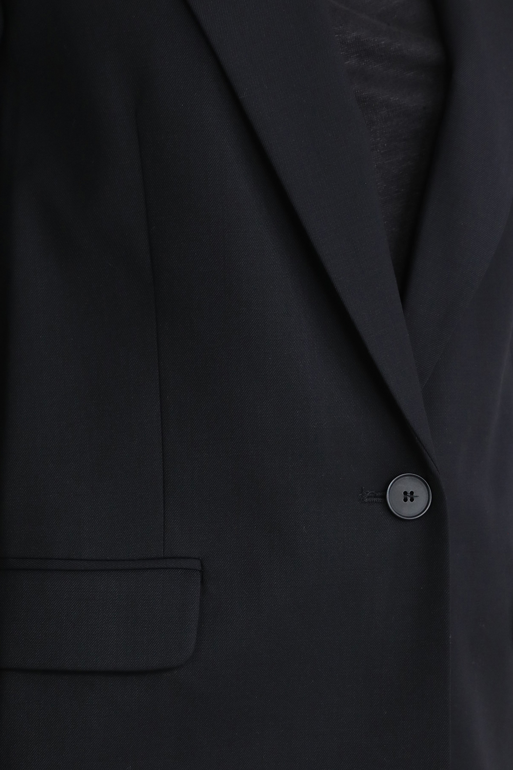 תמונת תקריב דוגמן של בלייזר מלה