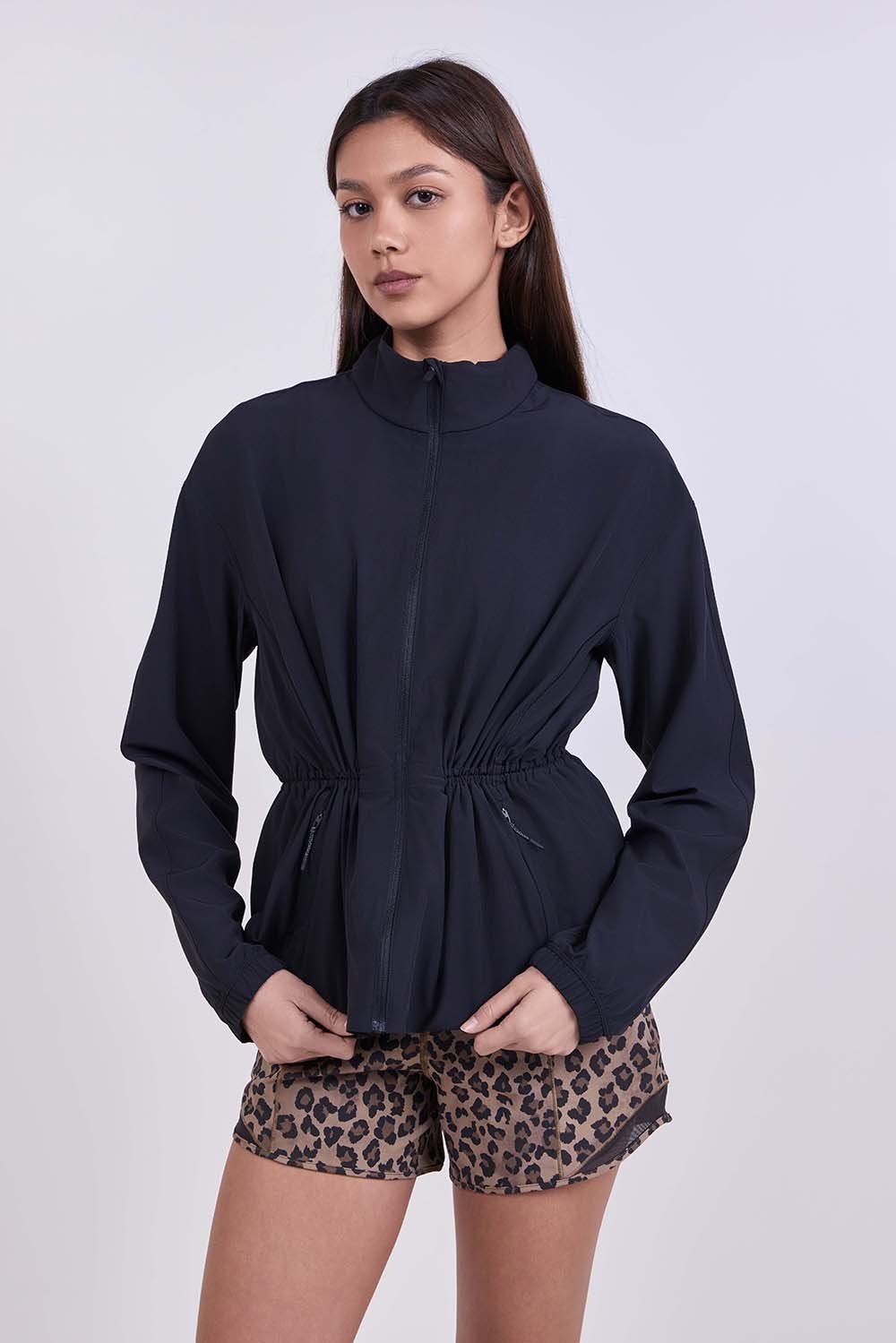 תמונת דוגמן קידמית של UV-Protective Cinch-Waist Running Jacket