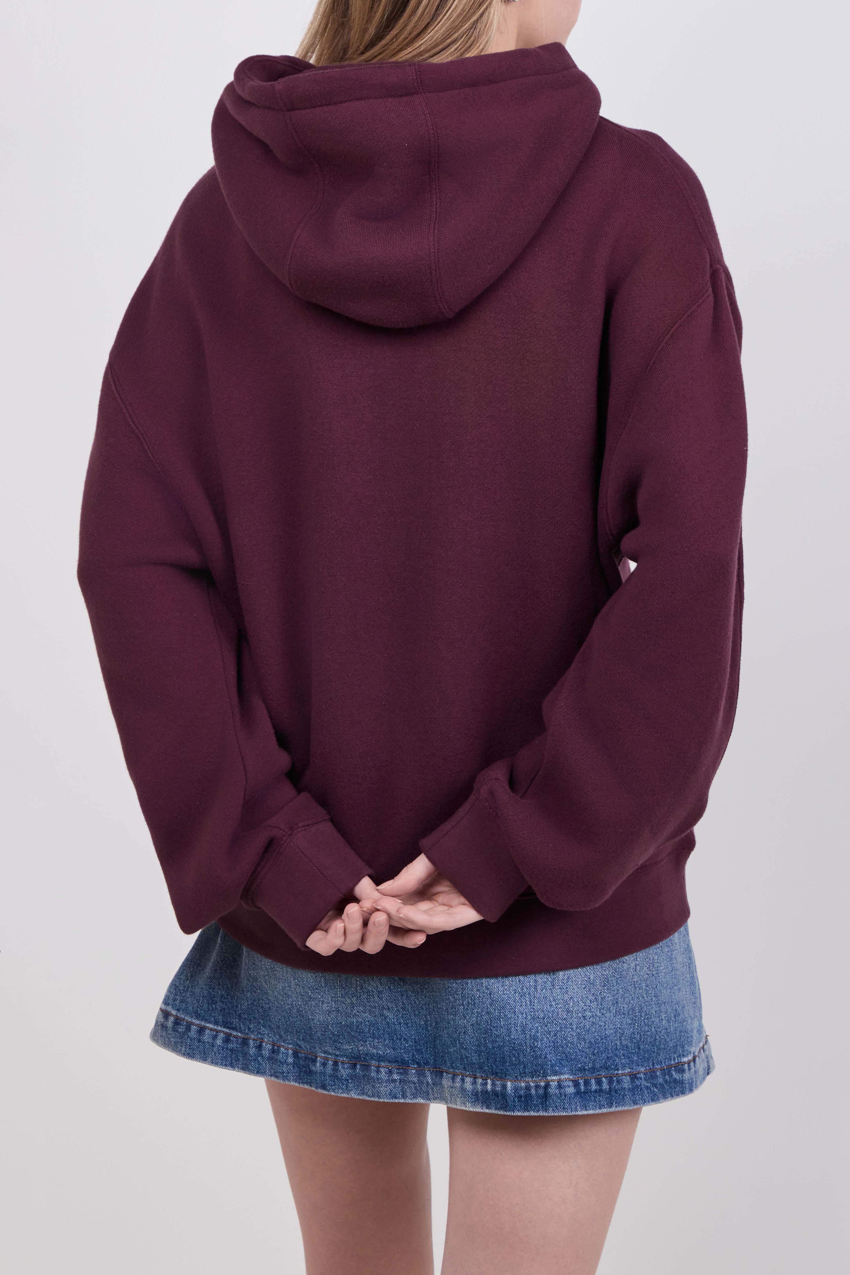 תמונת דוגמן אחורית של קפוצ'ון בגזרה משוחררת