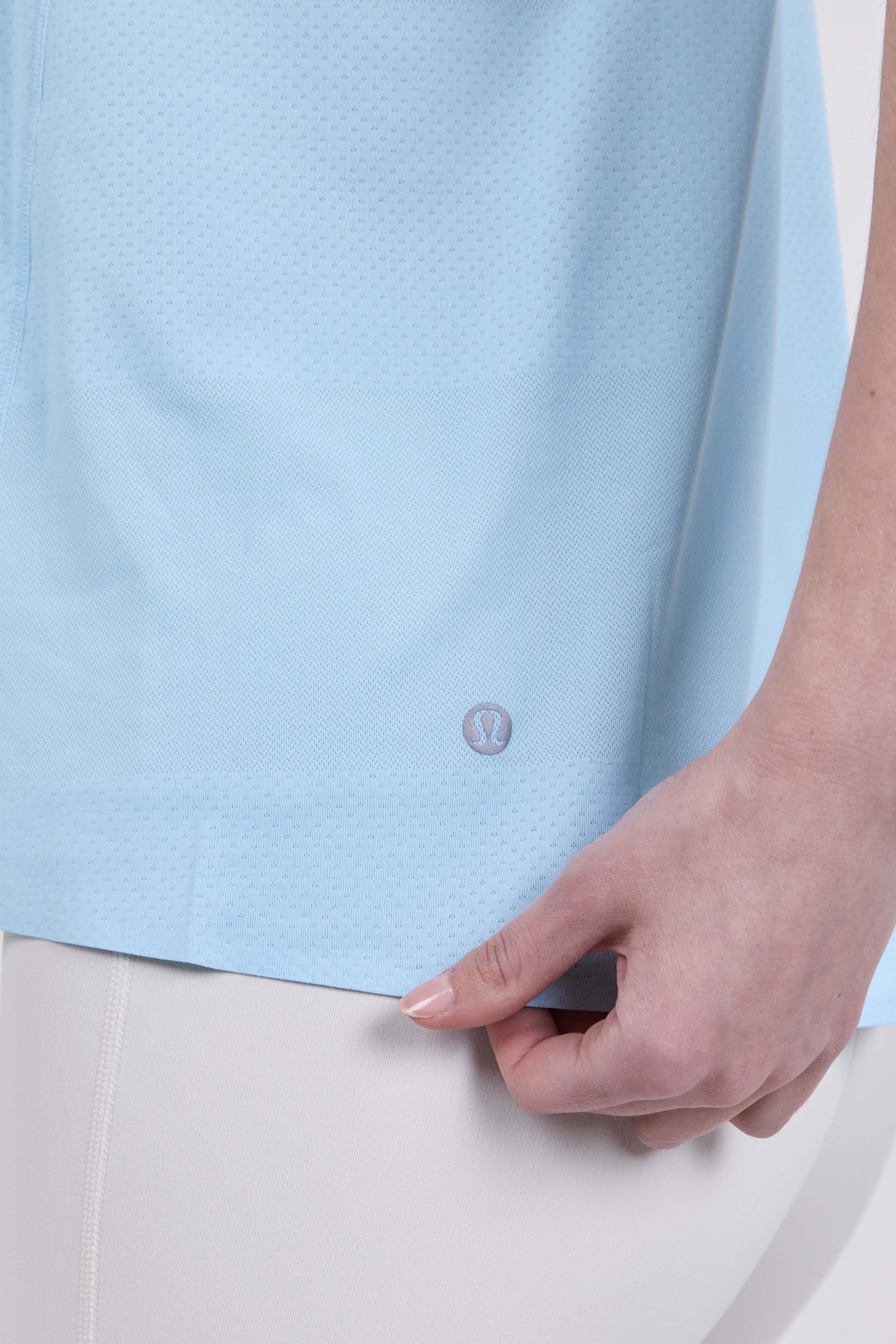 תמונת תקריב דוגמן של Fast and Free Singlet