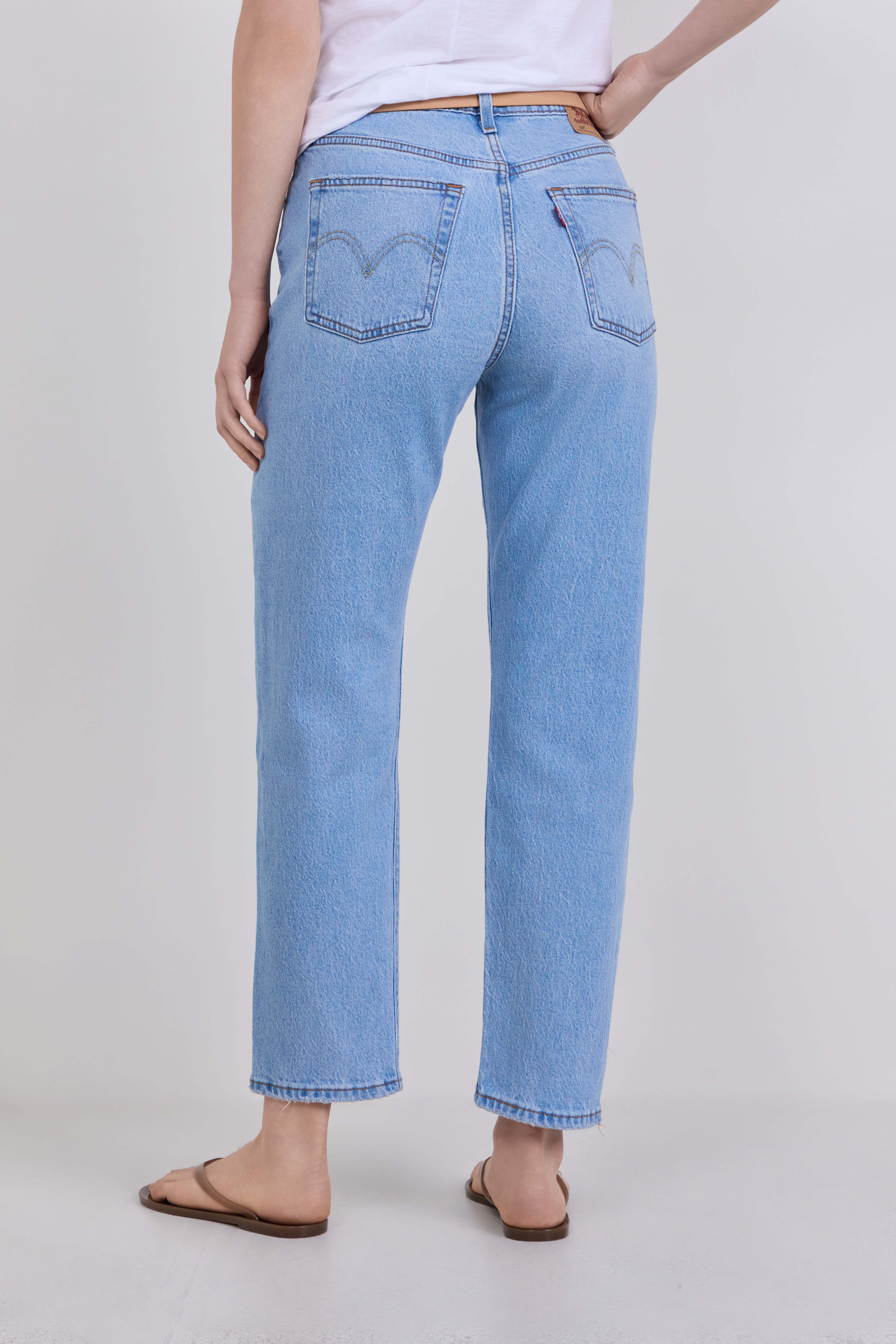 תמונת דוגמן אחורית של מכנסי ג'ינס קרופ 501