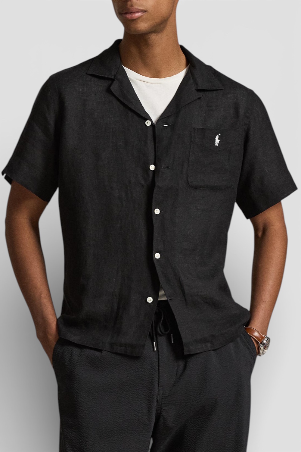 תמונת דוגמן קידמית של חולצה מכופתרת