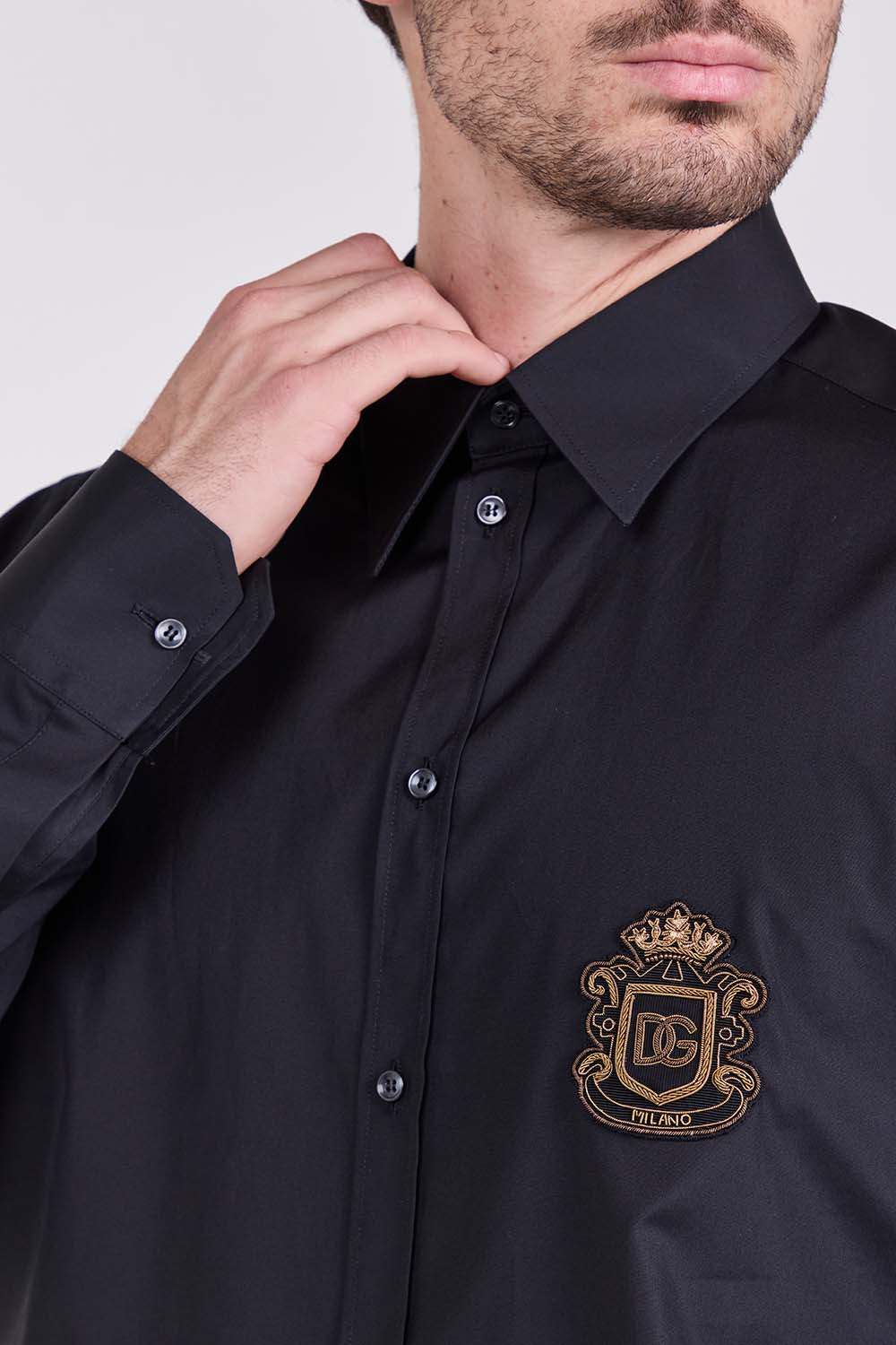 תמונת תקריב דוגמן של חולצת מכופתרת