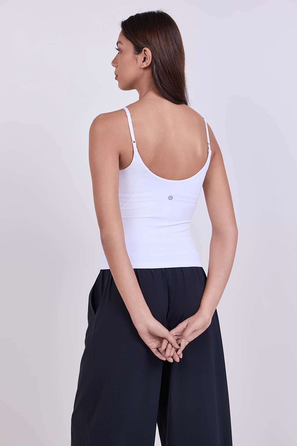 תמונת דוגמן אחורית של Align&trade; Waist-Length Cami Tank Top A/B Cup