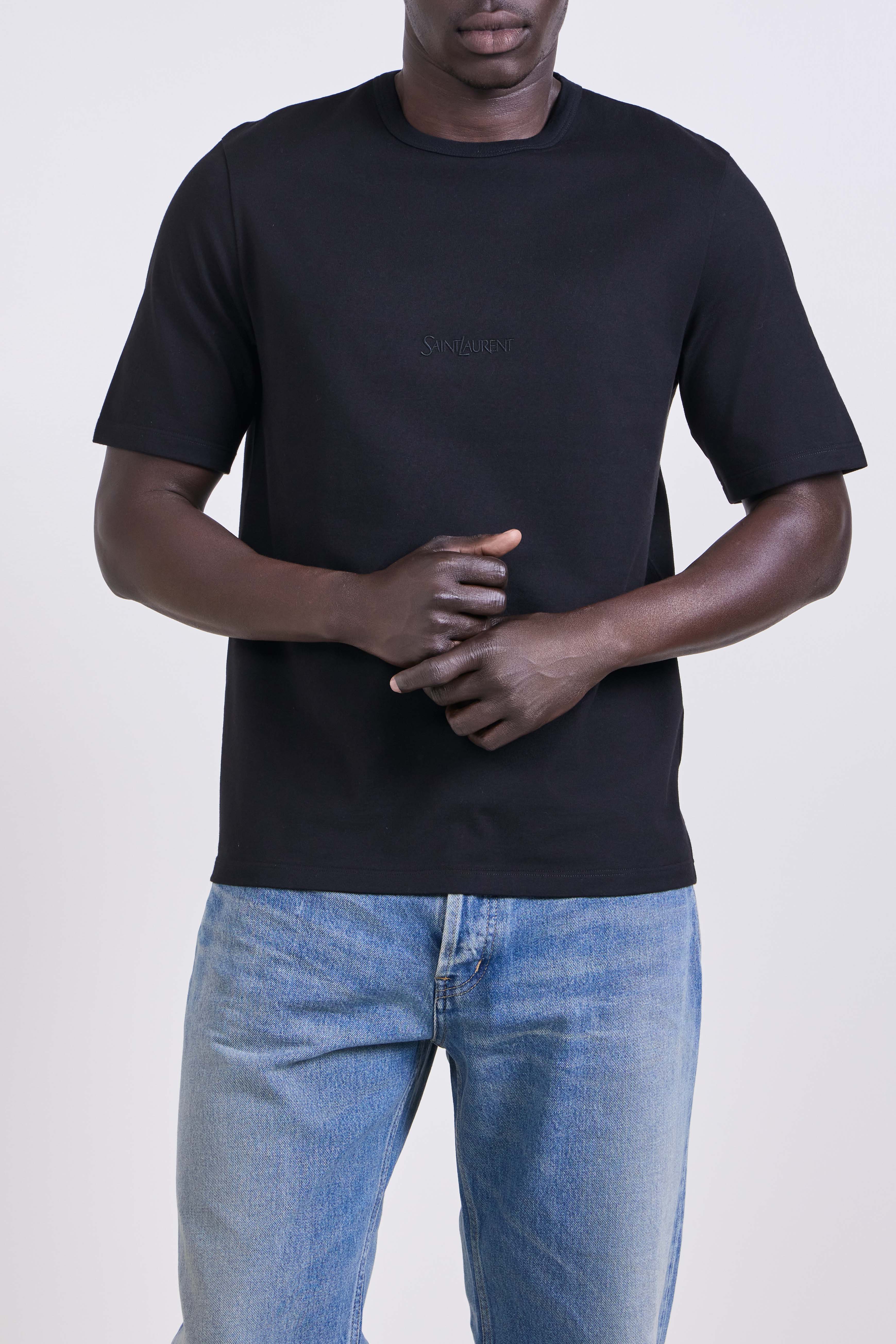 תמונת דוגמן קידמית של חולצת טי אוברסייז