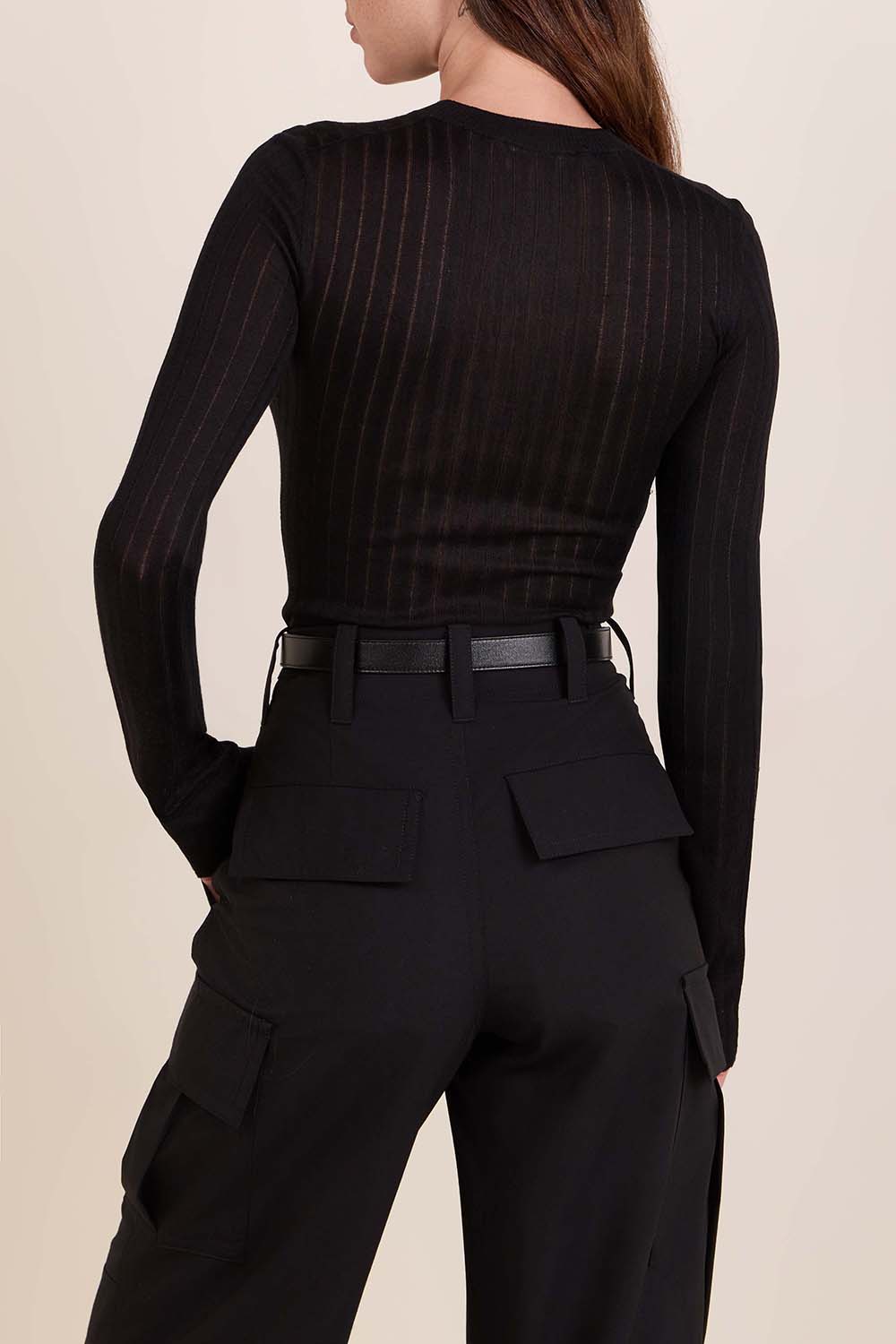 תמונת דוגמן אחורית של חולצת משי וקשמיר