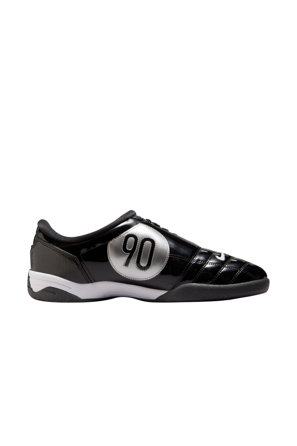 תמונת תקריב של נעלי סניקרס