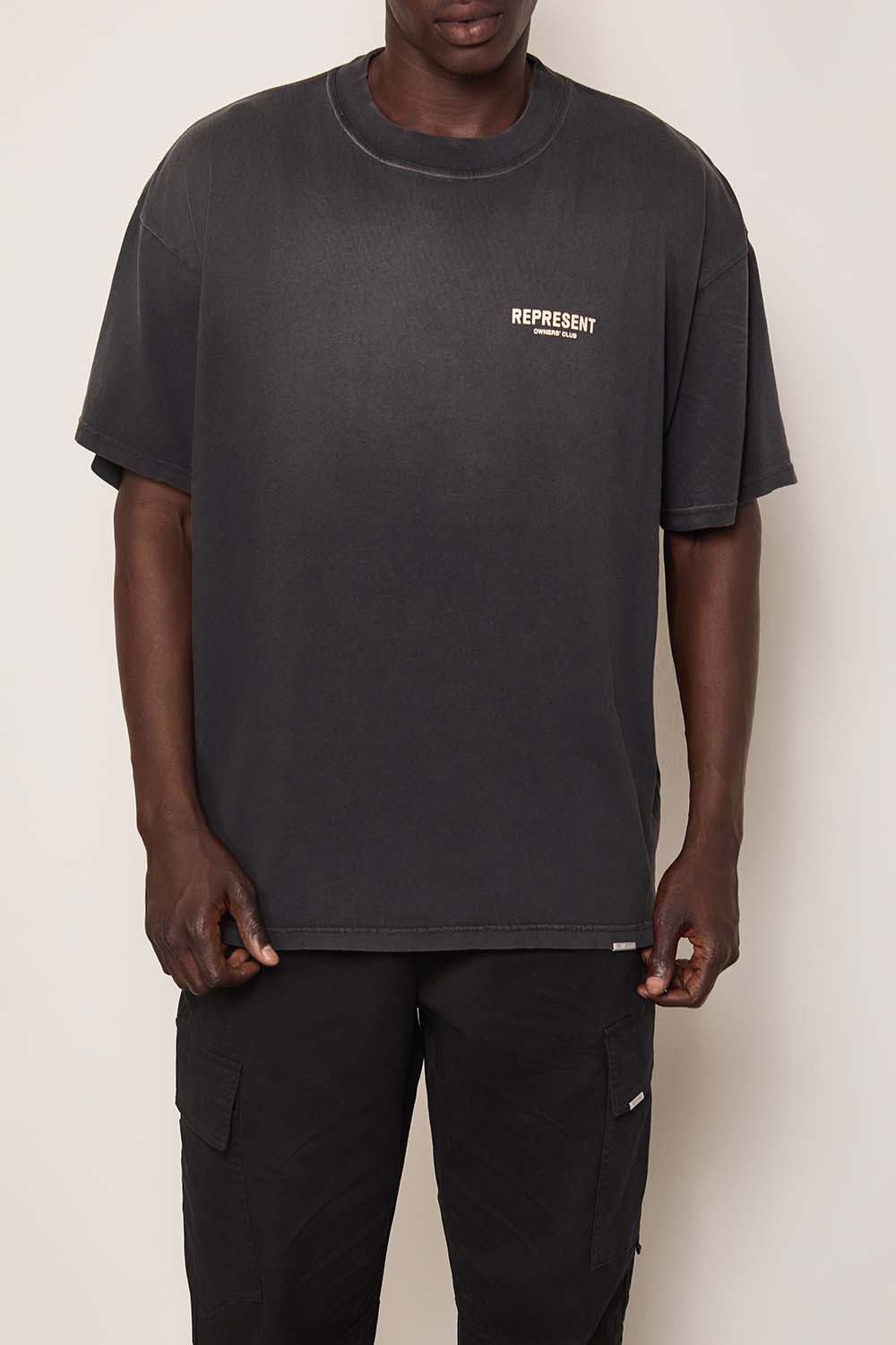 תמונת דוגמן קידמית של חולצת טי