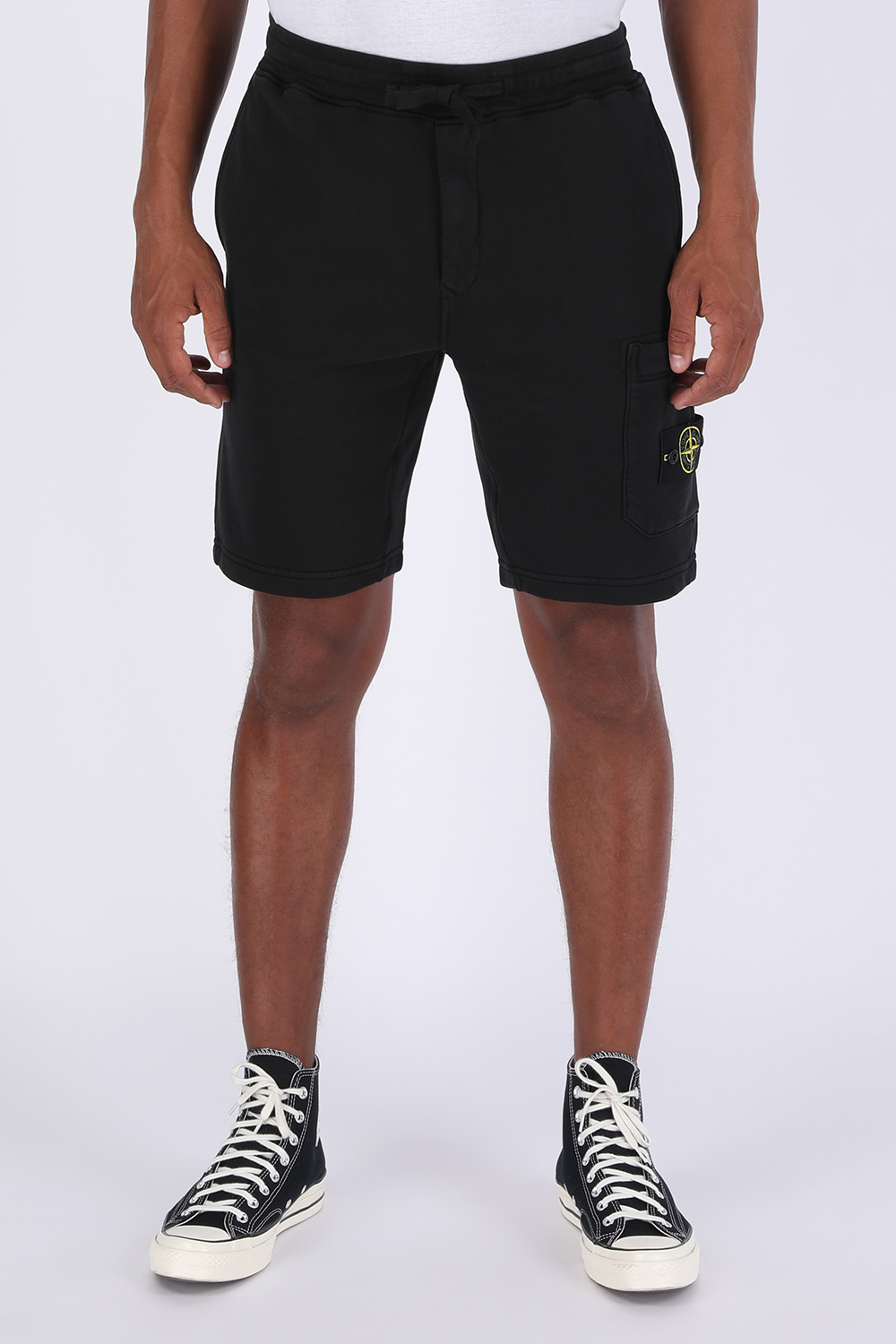 תמונת דוגמן קידמית של Fleece Shorts in Black