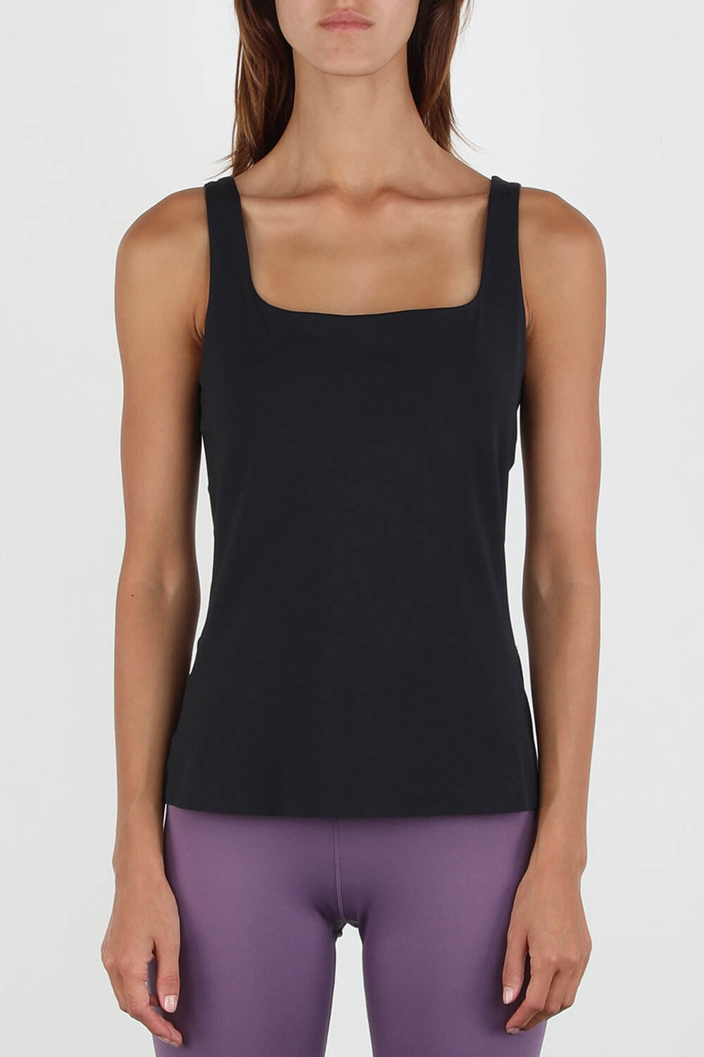 תמונת דוגמן קידמית של Nike Yoga Luxe Tank Top in Black