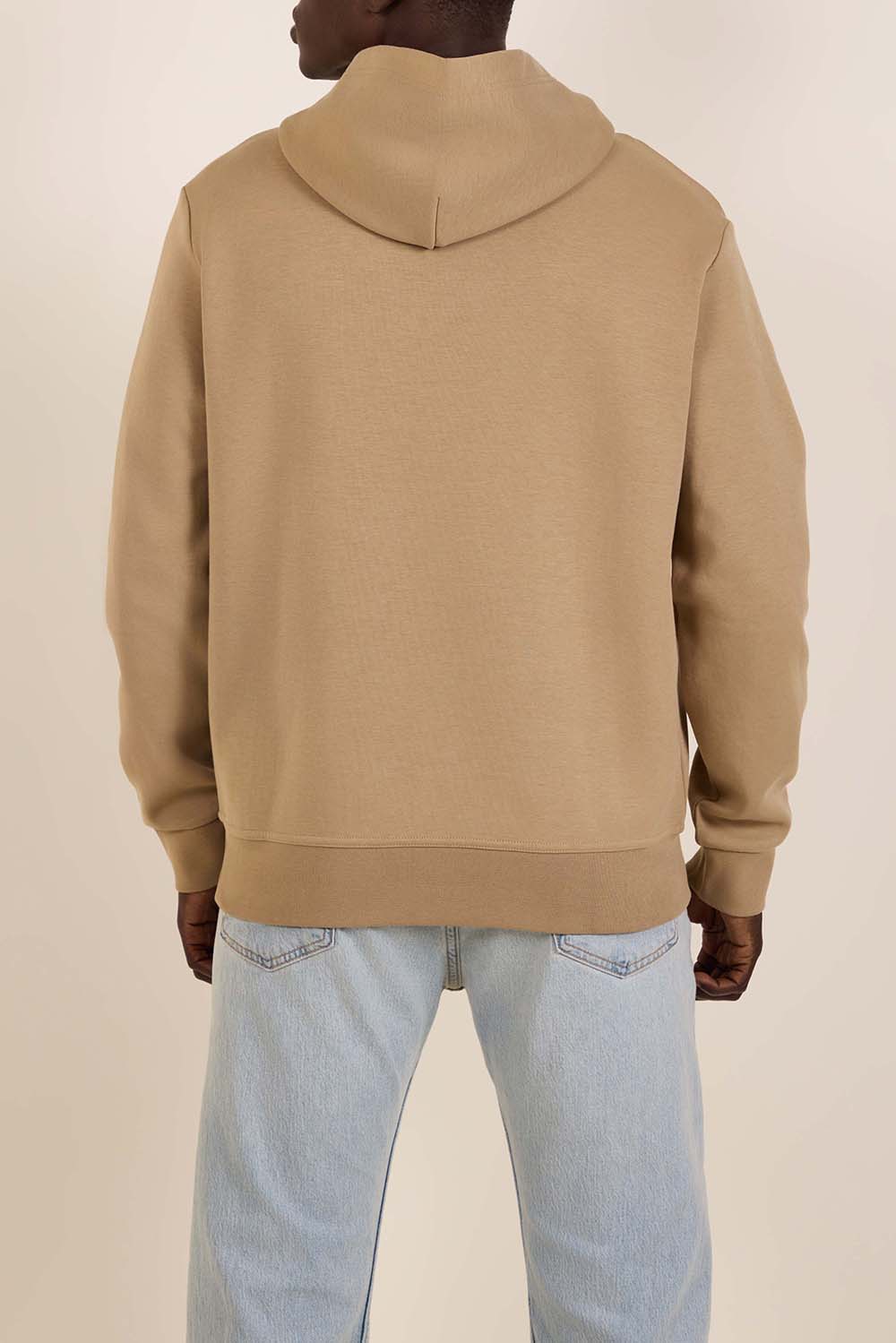 תמונת דוגמן אחורית של סווטשירט קפוצ'ון