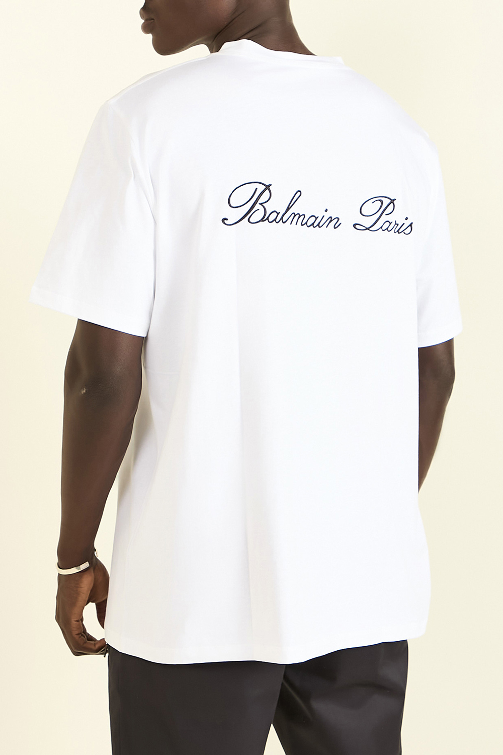 תמונת דוגמן אחורית של חולצת טי