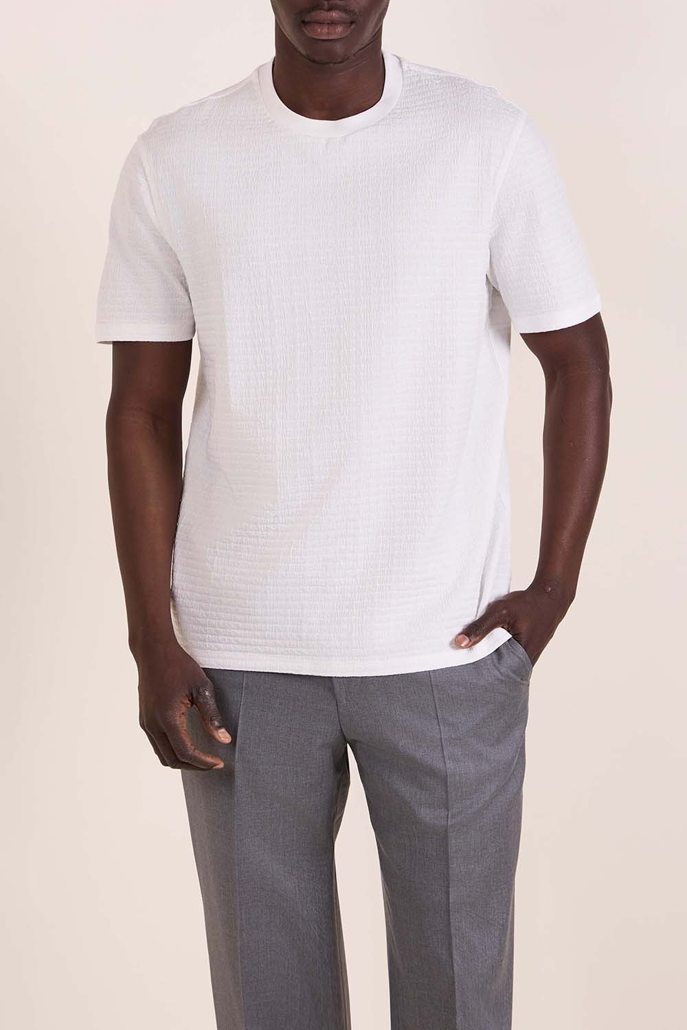 תמונת דוגמן קידמית של חולצת טי בגזרה רגילה