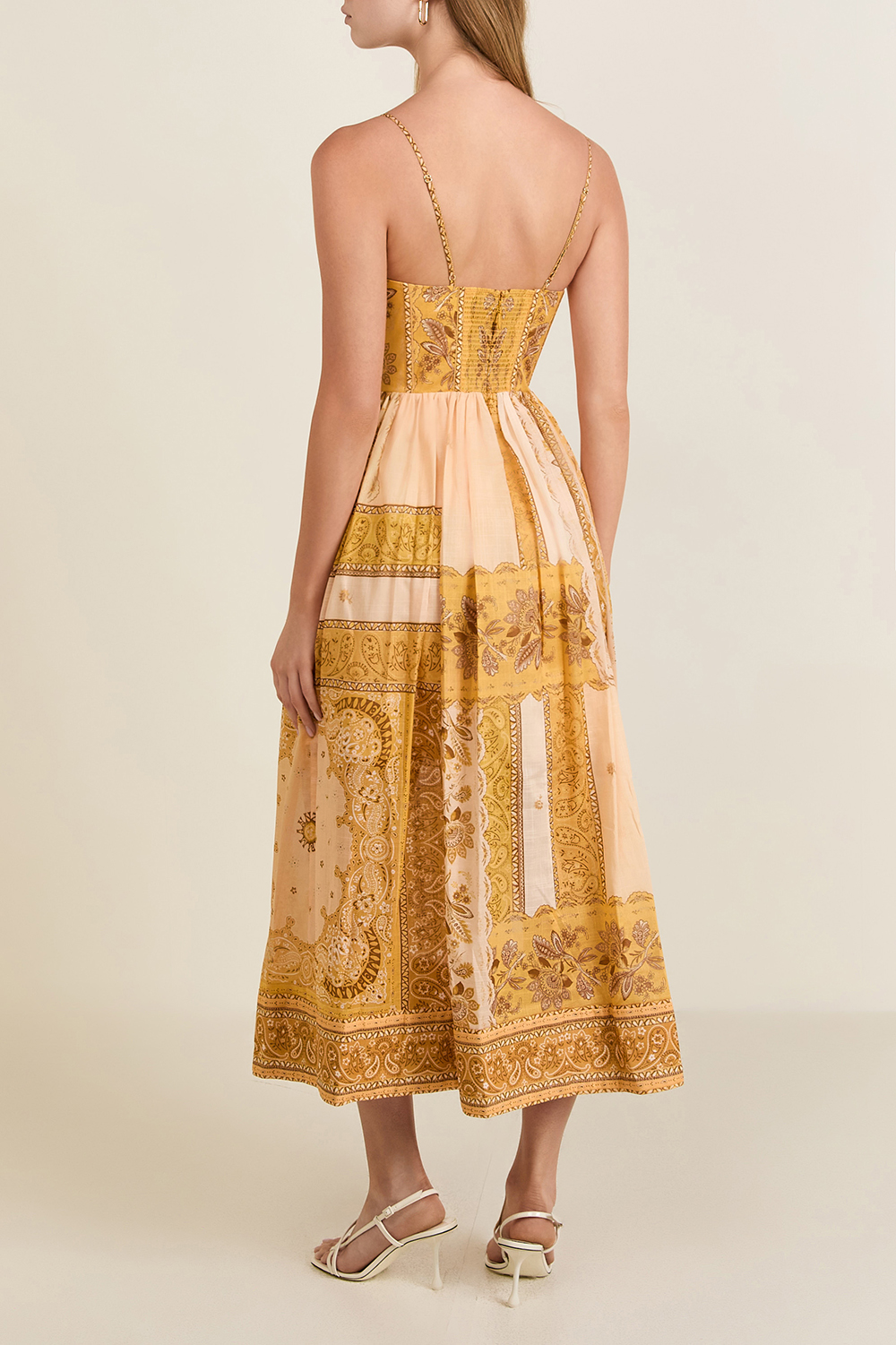 תמונת דוגמן אחורית של שמלת מחוך