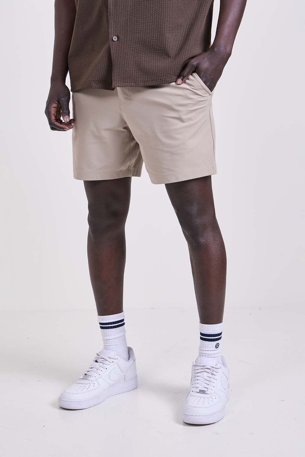 תמונת דוגמן קידמית של ABC Classic-Fit Short 7'' Warpstreme