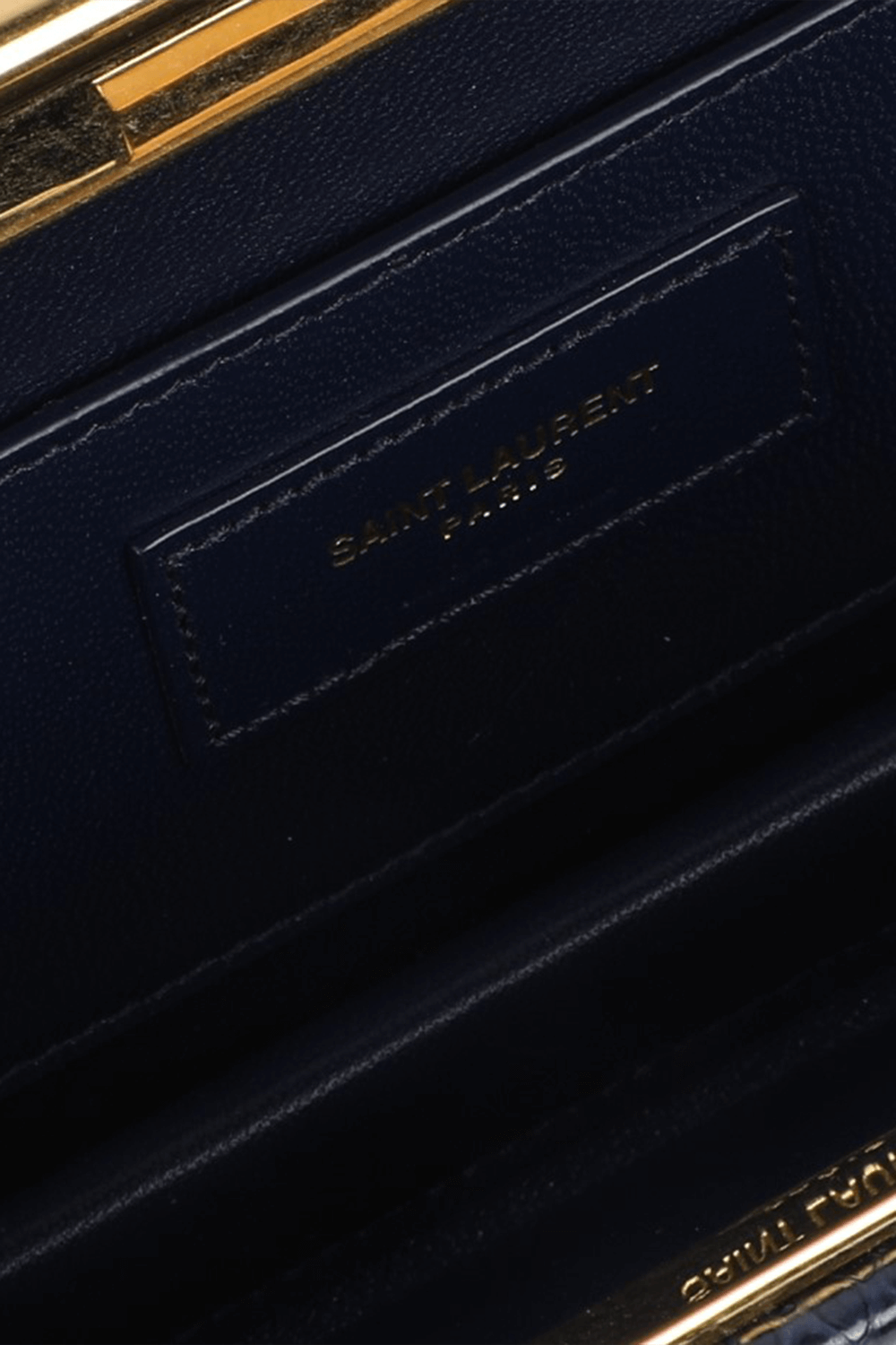 תמונת פנים של תיק פאוץ' מעור קרוקו