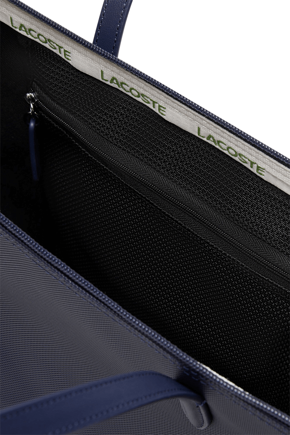 תמונת תקריב של תיק נשיאה לארג' L.12.12