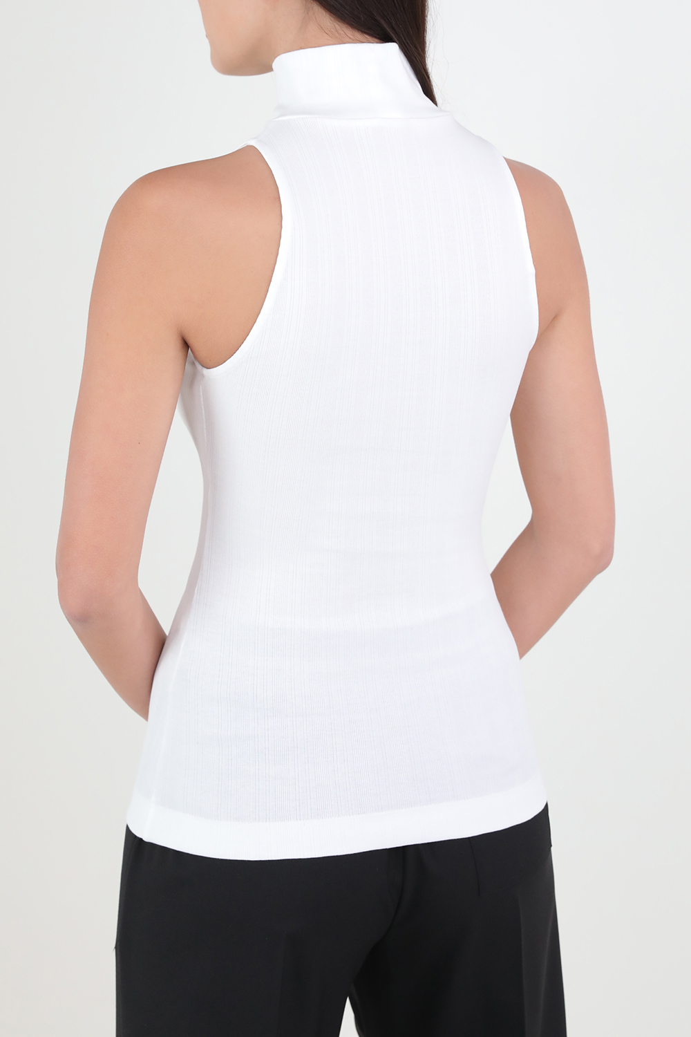 תמונת דוגמן אחורית של גופיה