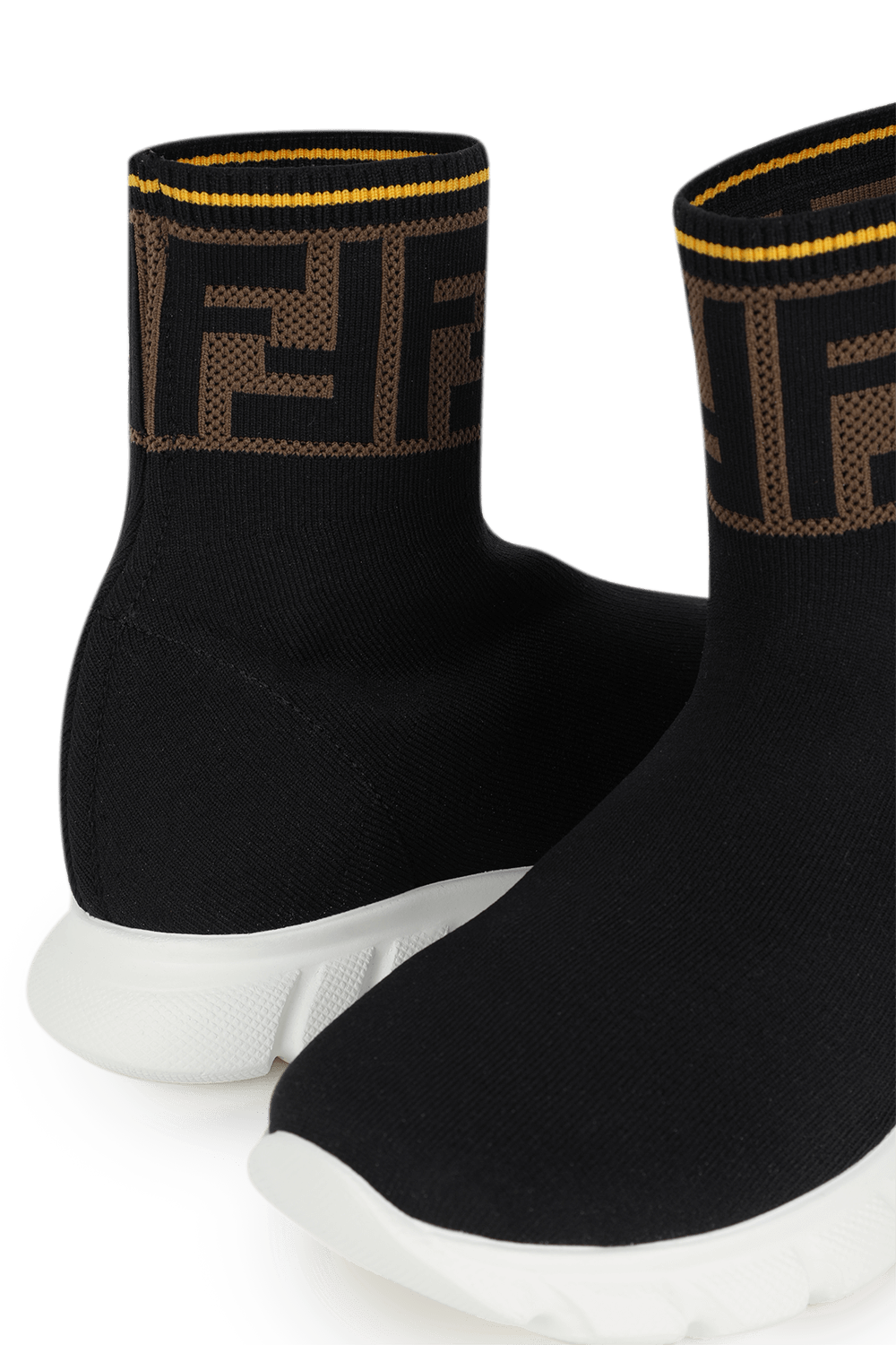 תמונת תקריב של מידות 24-31 מגפוני גרב שחורות עם פס ממותג