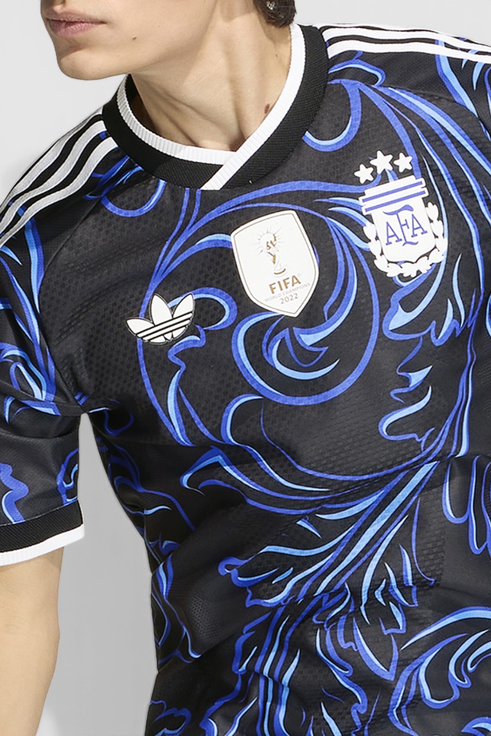 תמונת תקריב דוגמן של חולצת כדורגל