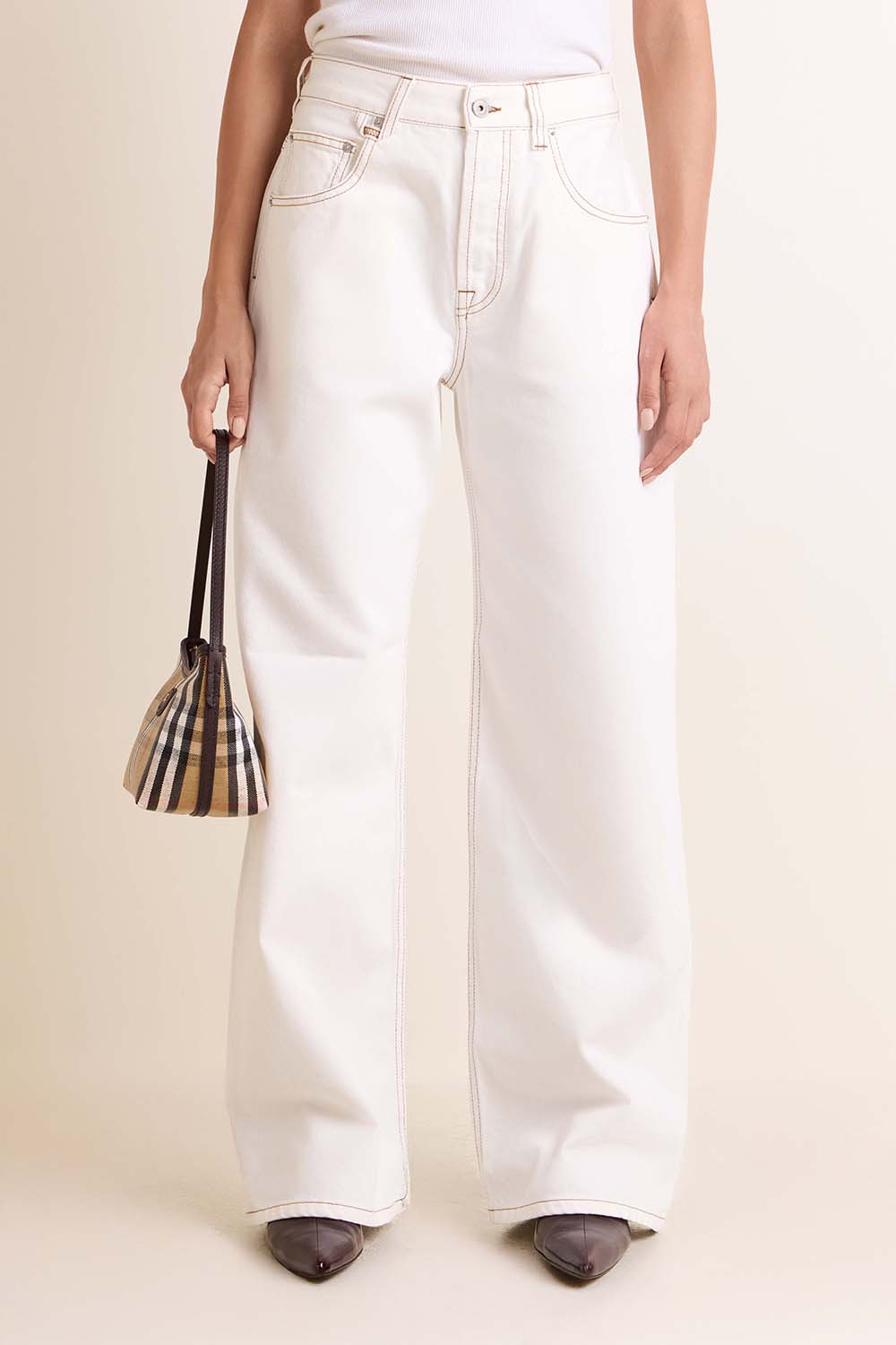 תמונת דוגמן קידמית של מכנסי ג'ינס לה דה-נים לארג' בגזרה מתרחבת