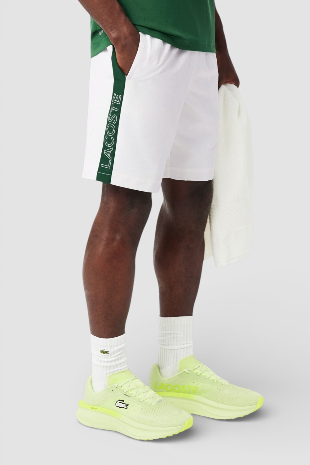 תמונת תקריב דוגמן של מכנסי ג'וגר קצרים