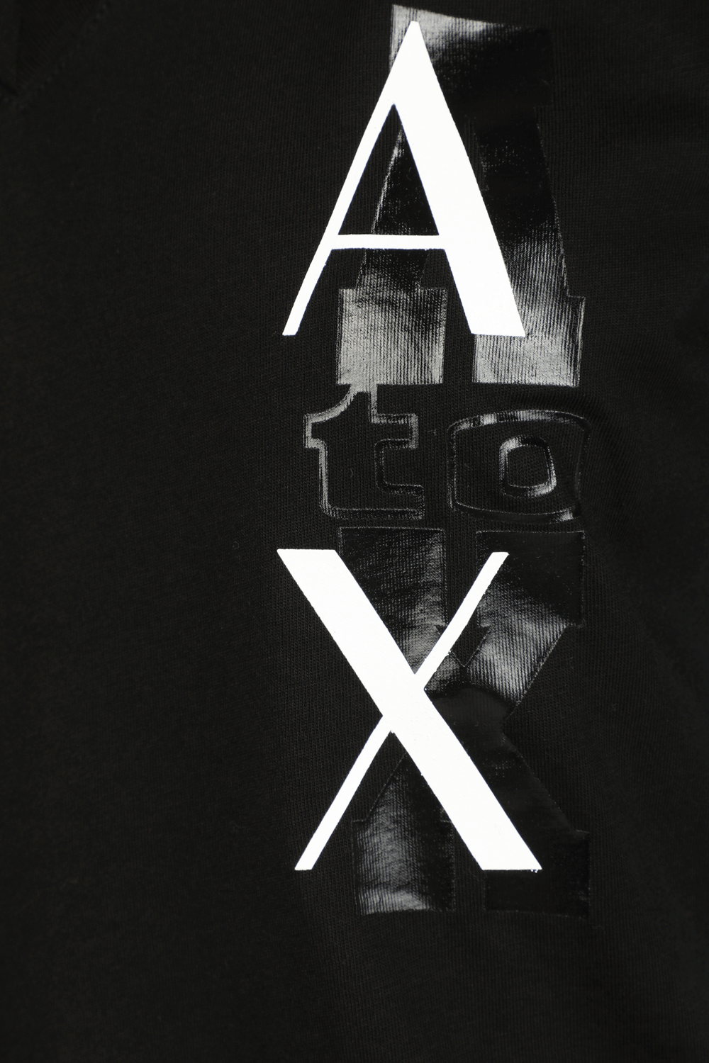 תמונה אחורית של V-Neck T-Shirt in Black