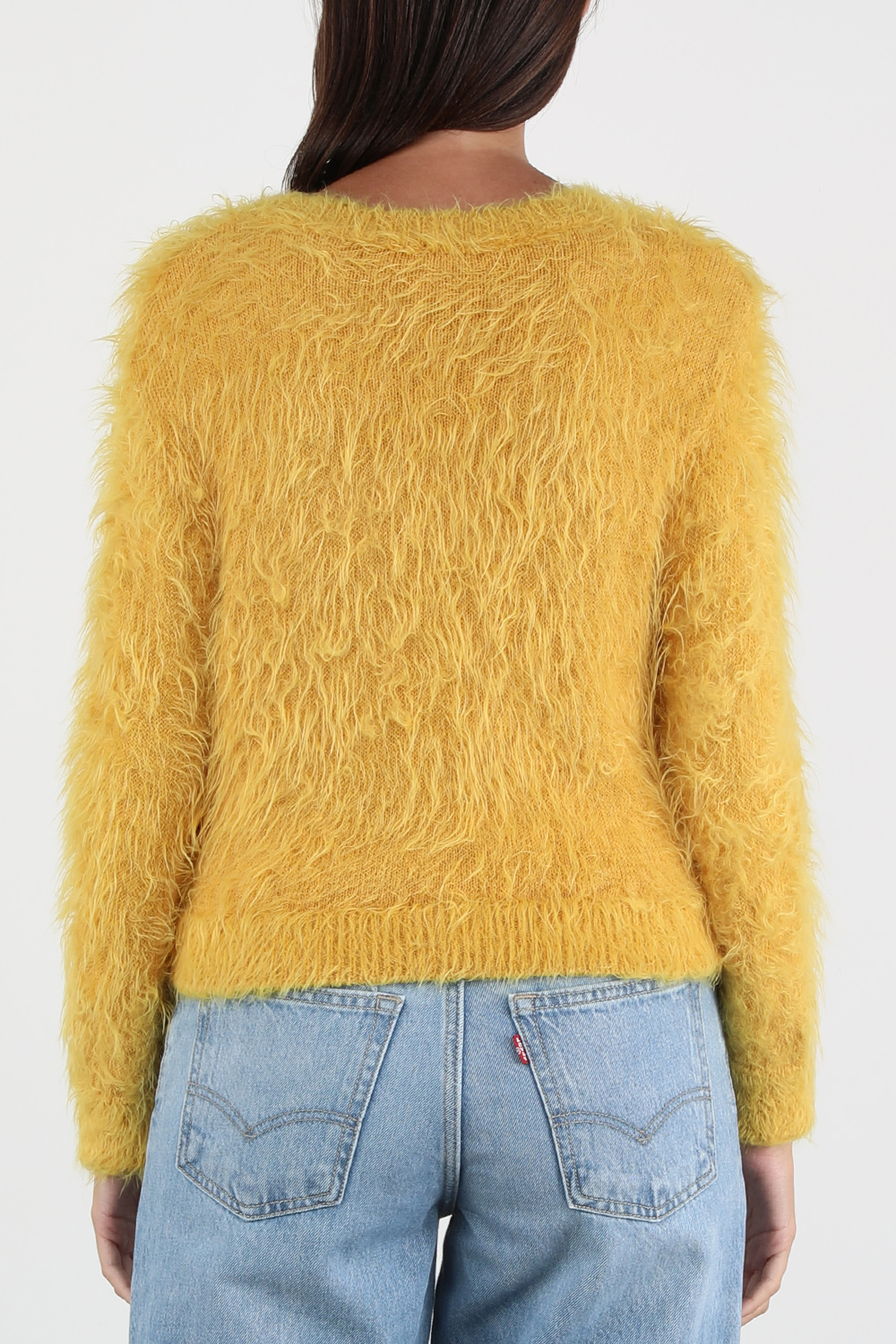 תמונת דוגמן אחורית של סוודר פרווה טבעונית ארוך