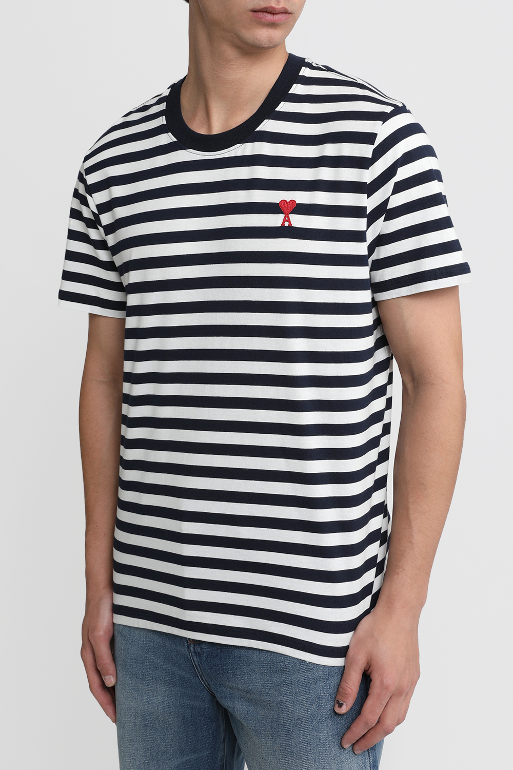 תמונת דוגמן קידמית של חולצת טי עם פסים