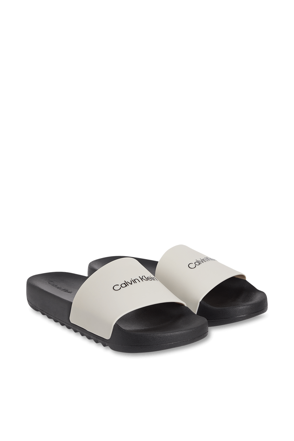 תמונת תקריב של כפכפי סליידס