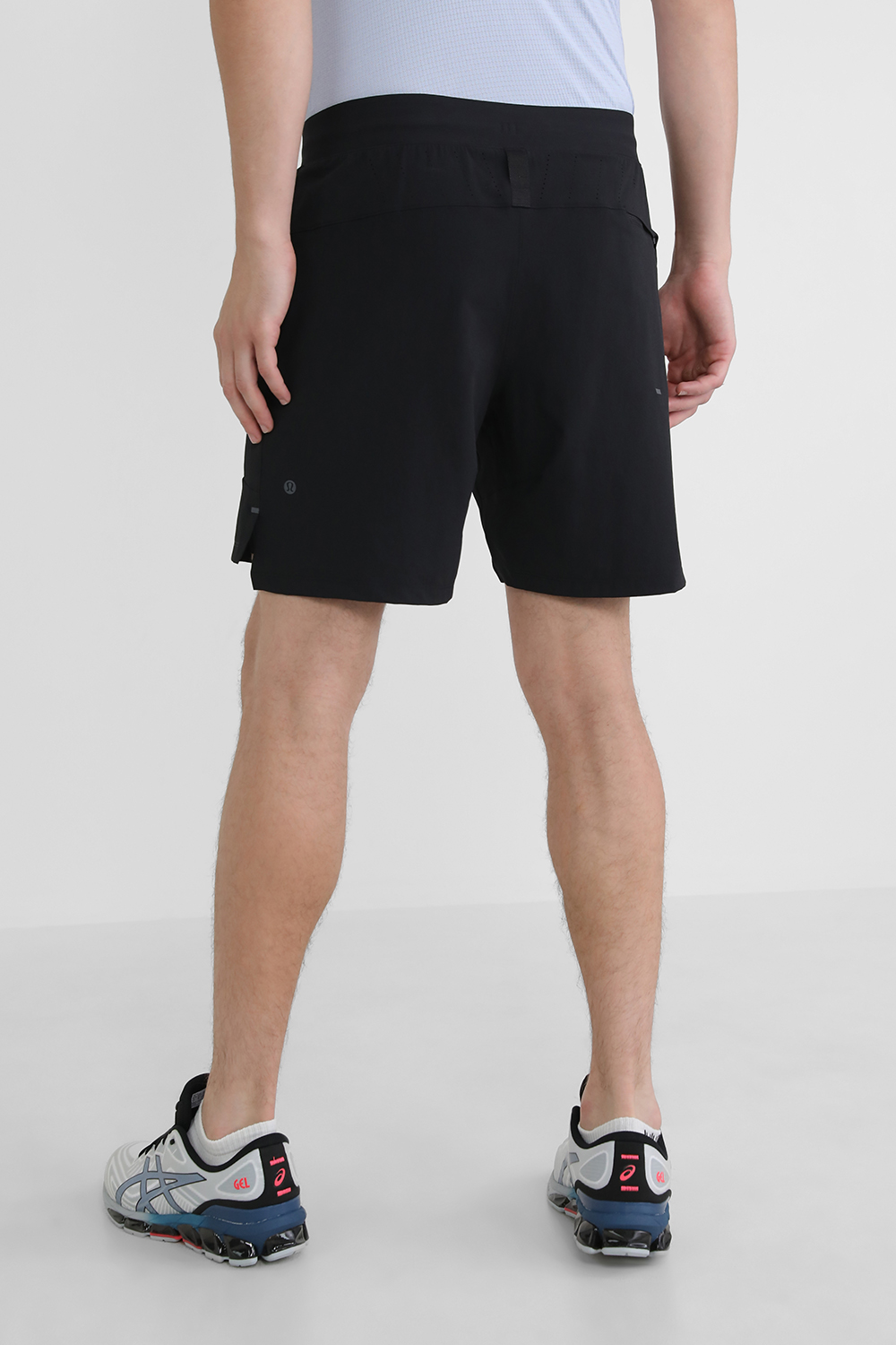 תמונת דוגמן אחורית של License to Train Lined Short 7