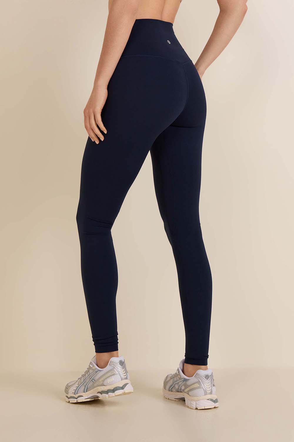 תמונת דוגמן אחורית של lululemon Align&trade; High-Rise Pant 31