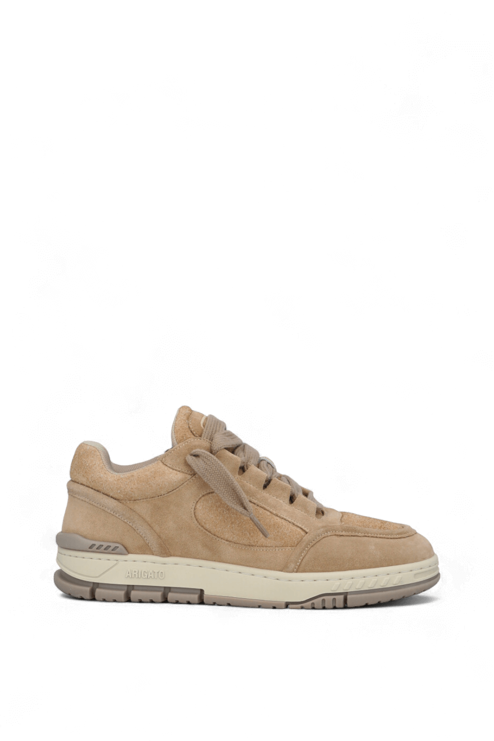 תמונה קידמית של נעלי סניקרס